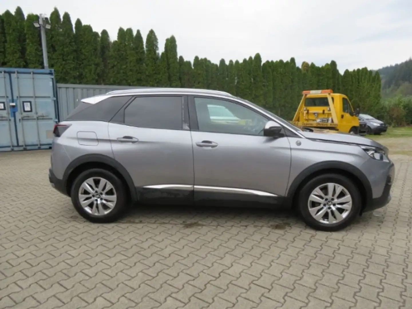 Peugeot 3008 Händlerfahrzeug 130 PS Benzin Navi Dyn. Kurvenlich Zilver - 2