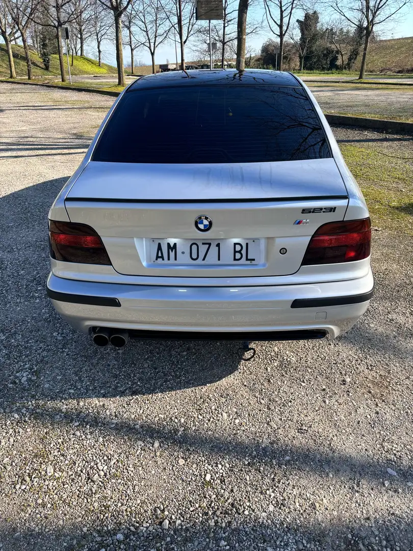 BMW 523 523i Gümüş rengi - 2