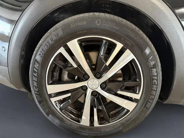 Peugeot 3008 view 9