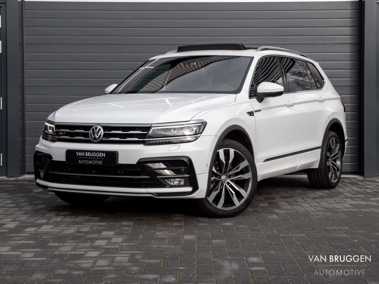Volkswagen Tiguan Allspace 1.5 TSI 3x R-Line Pano Leer 360 Memory Keyless Wit - 1