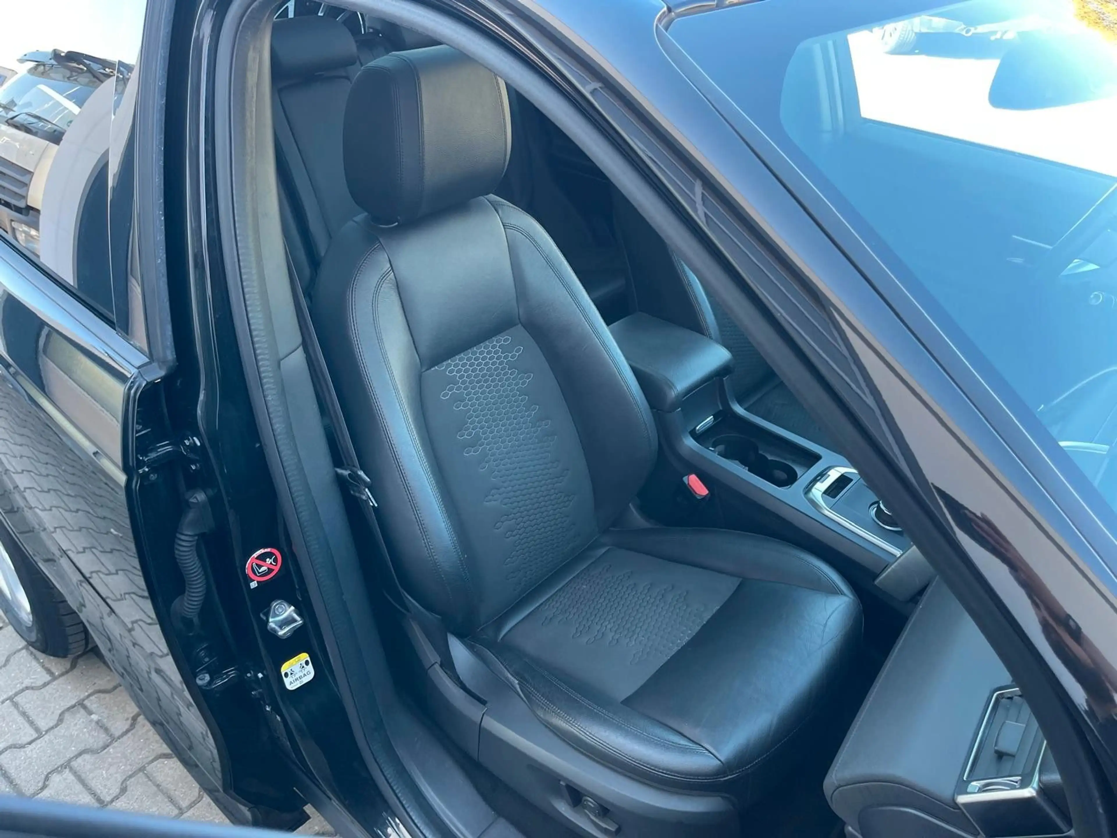 Land Rover Discovery Sport SE AWD/AHK/2.HD/PANO/SHZ/NAVI/.. — photo 9