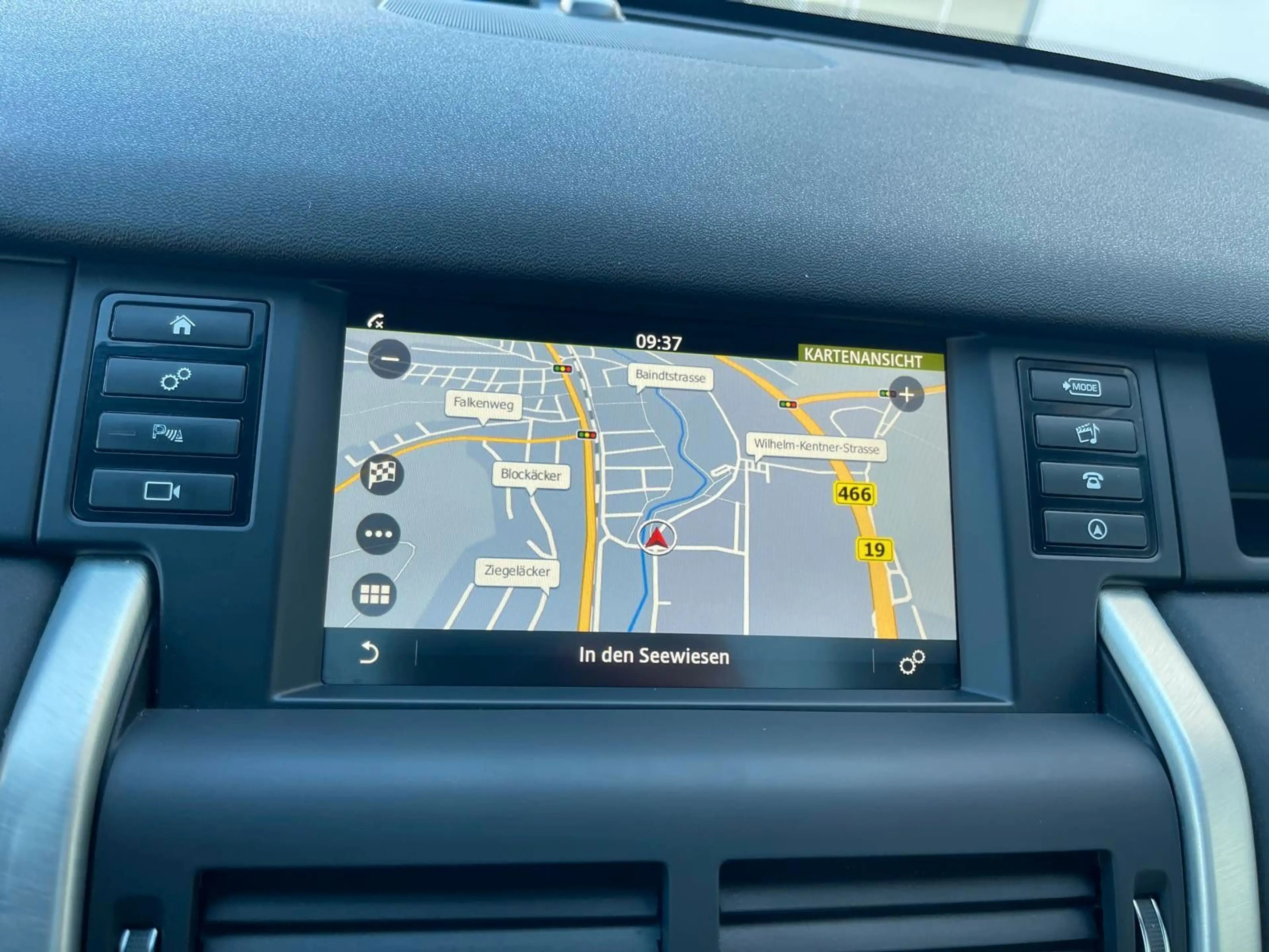 Land Rover Discovery Sport SE AWD/AHK/2.HD/PANO/SHZ/NAVI/.. — photo 12