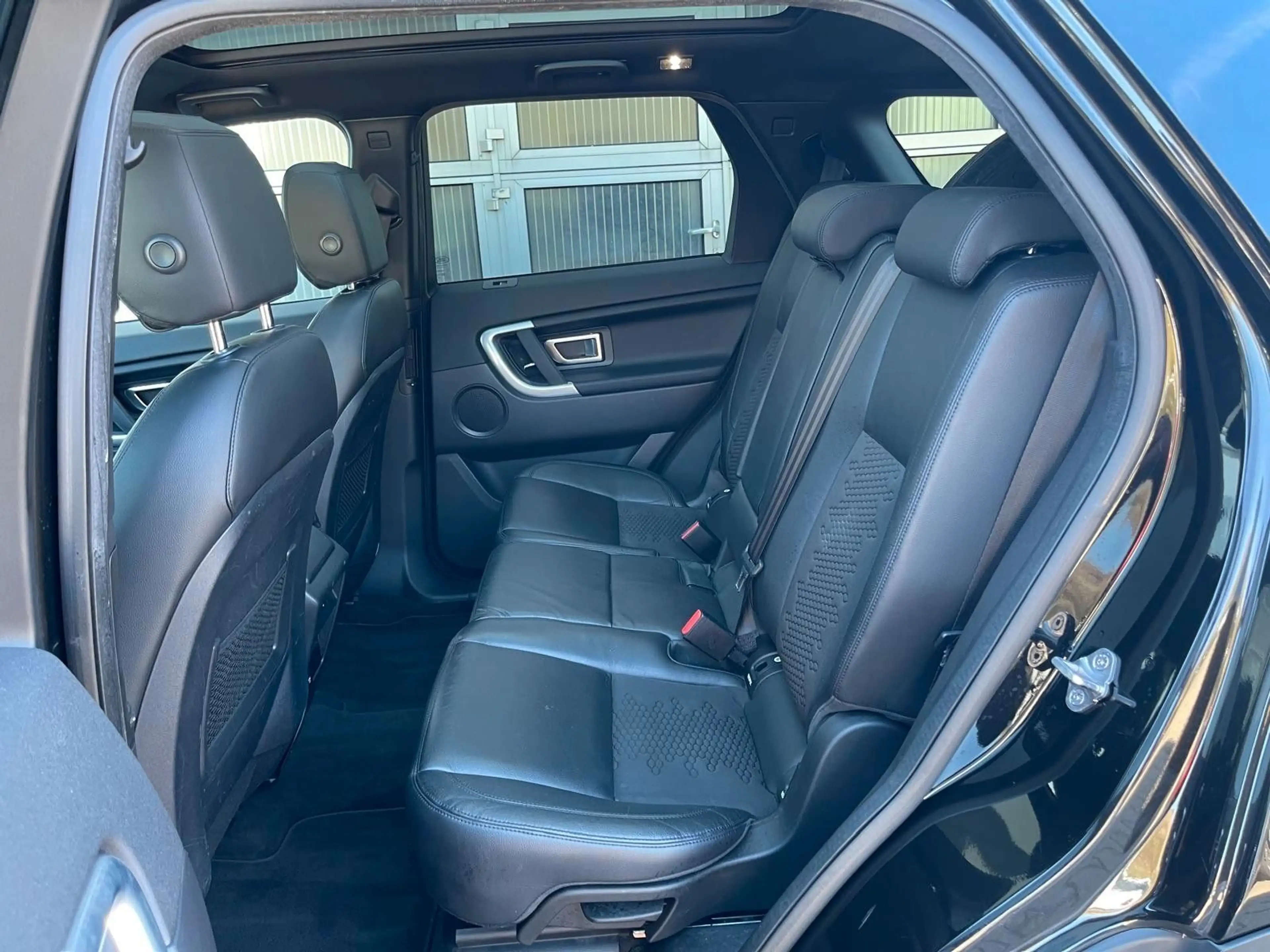 Land Rover Discovery Sport SE AWD/AHK/2.HD/PANO/SHZ/NAVI/.. — photo 10