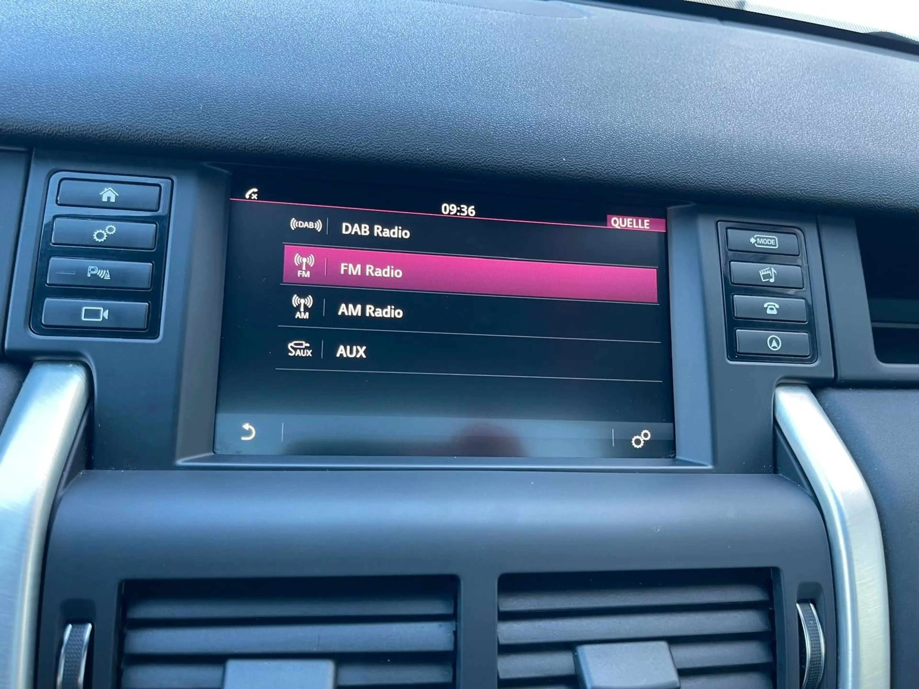Land Rover Discovery Sport SE AWD/AHK/2.HD/PANO/SHZ/NAVI/.. — photo 14