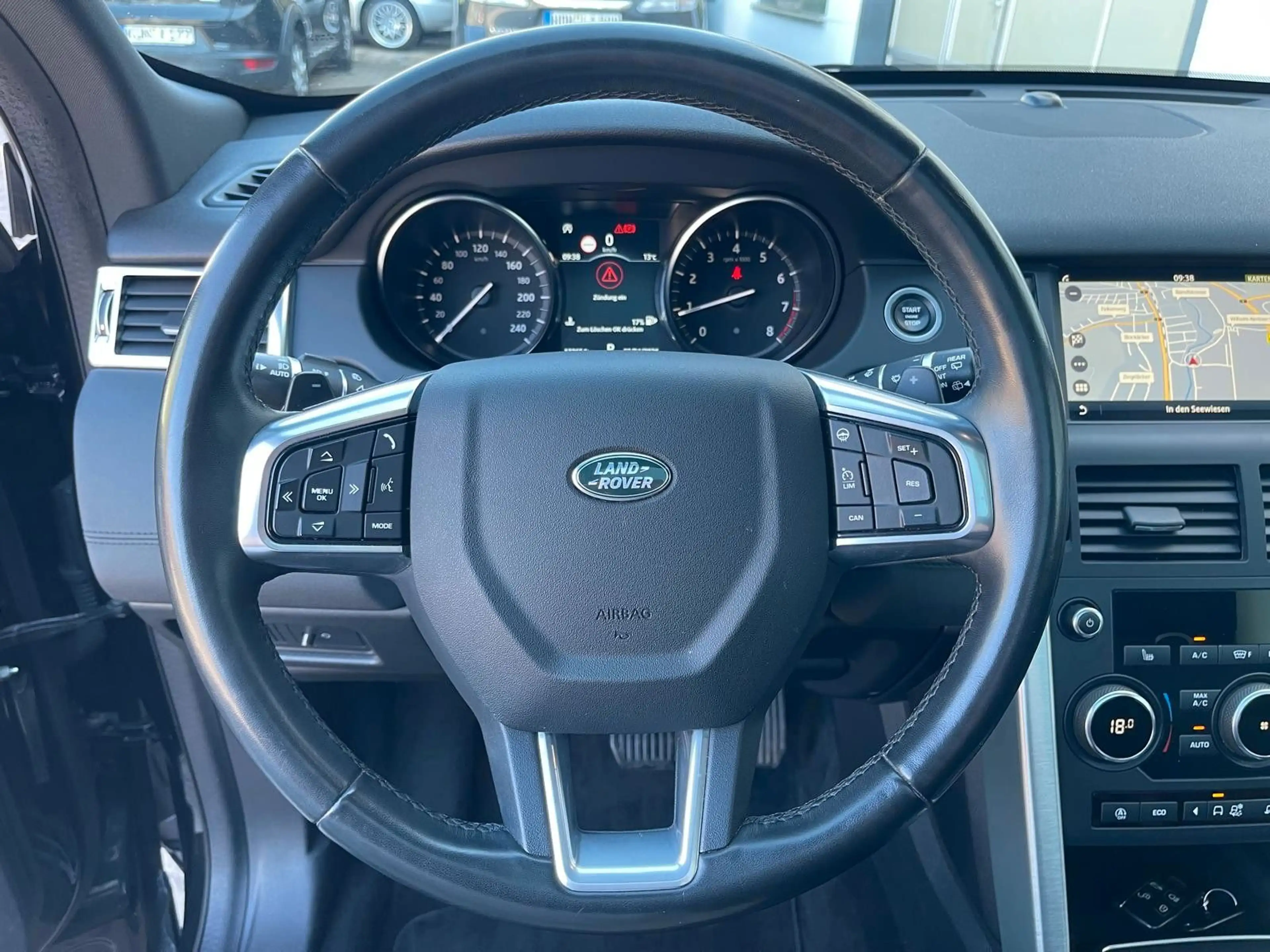 Land Rover Discovery Sport SE AWD/AHK/2.HD/PANO/SHZ/NAVI/.. — photo 11
