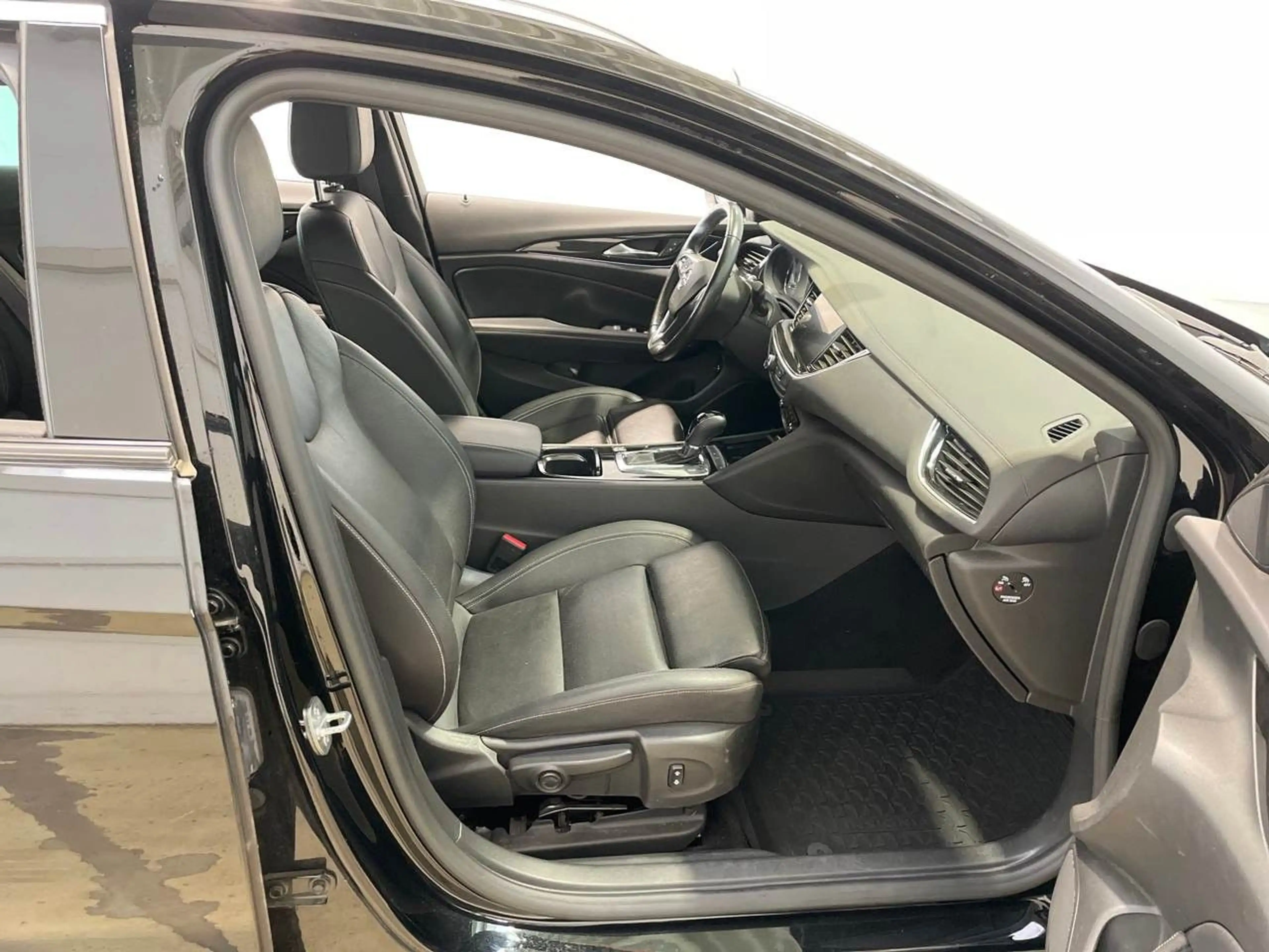 Opel Insignia B Business AHK*HUD*STHZG*LedPixel*Leder — photo 8