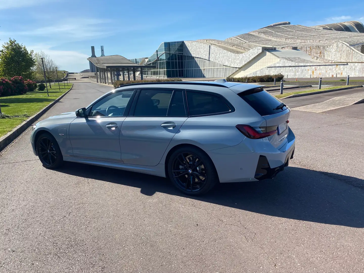 BMW 330 330e xDrive Touring Plateado - 2