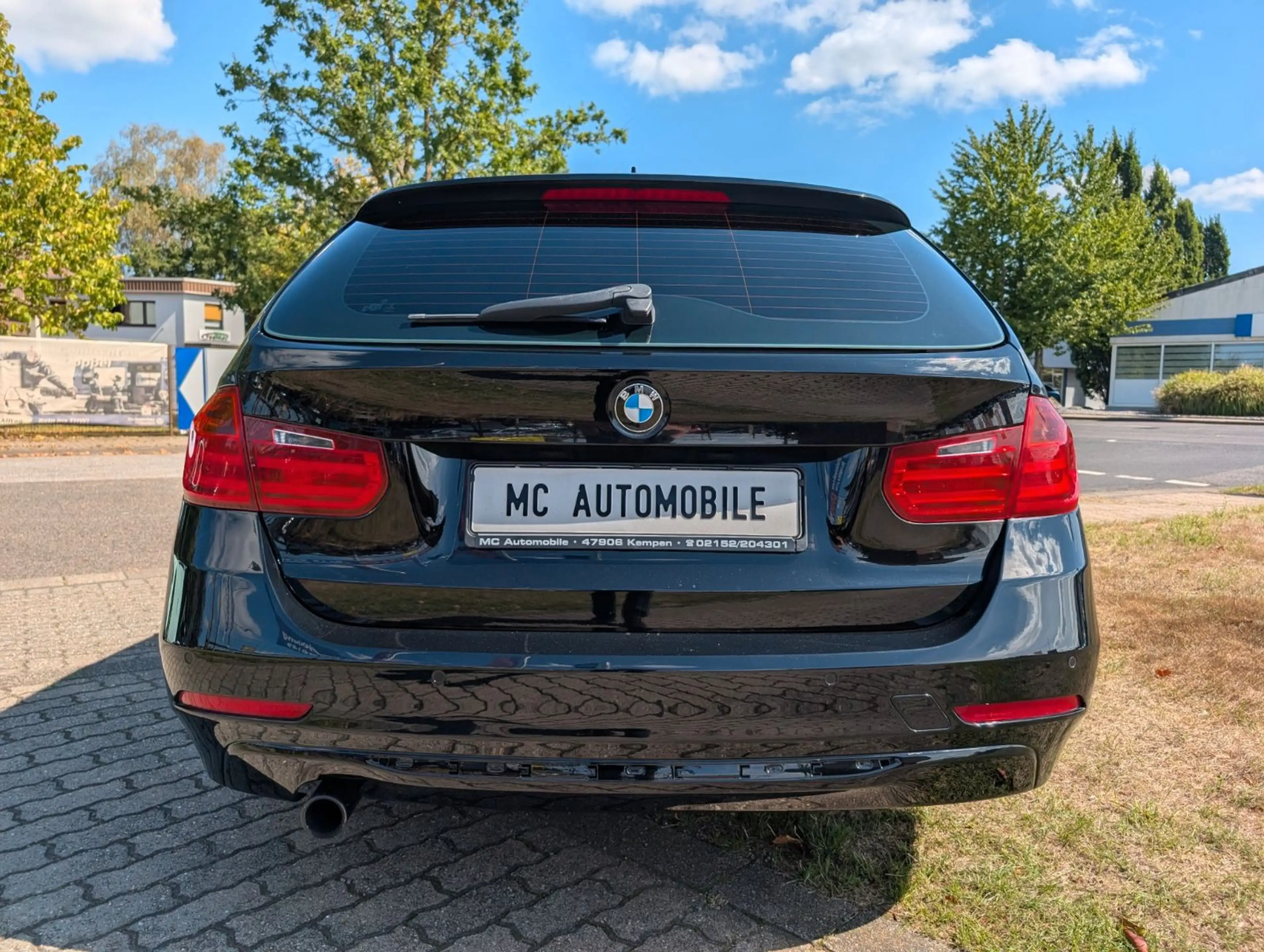 BMW 316 i 3 Touring*PANORAMA-DACH*AUTOMATIK*PDC !! — photo 12