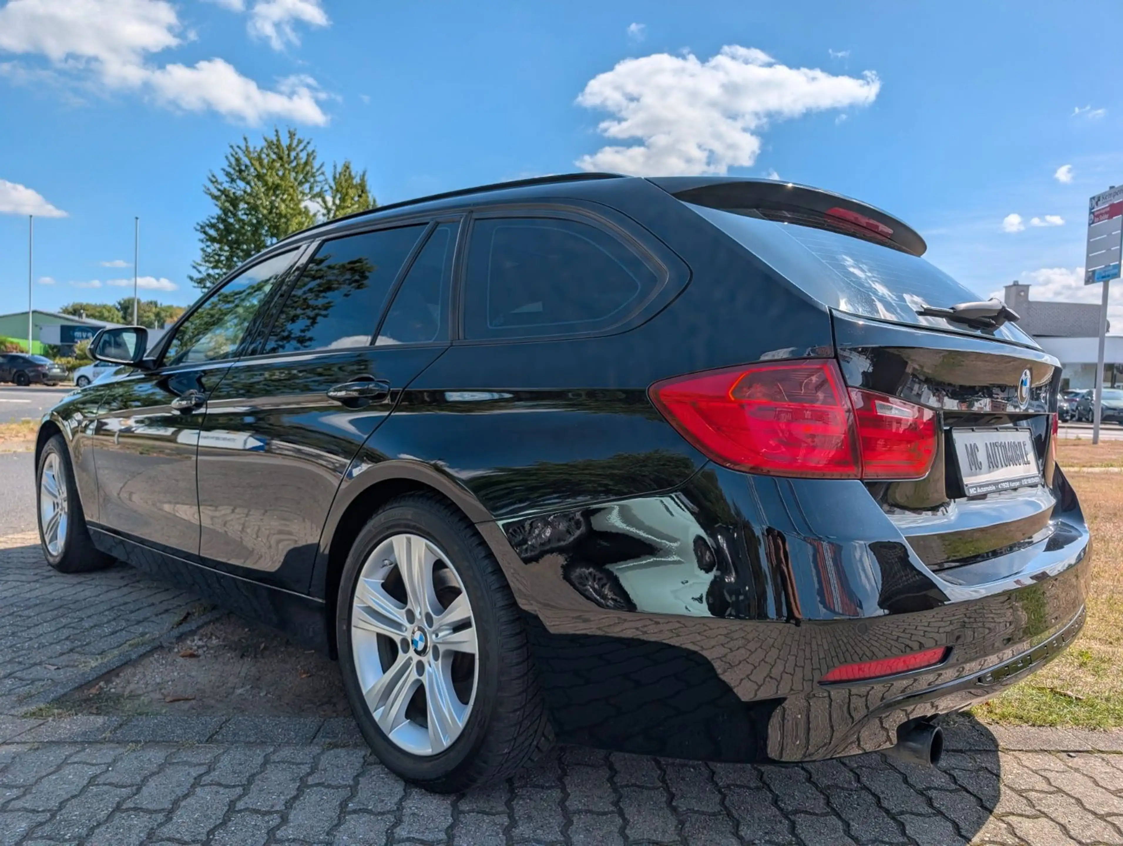 BMW 316 i 3 Touring*PANORAMA-DACH*AUTOMATIK*PDC !! — photo 13