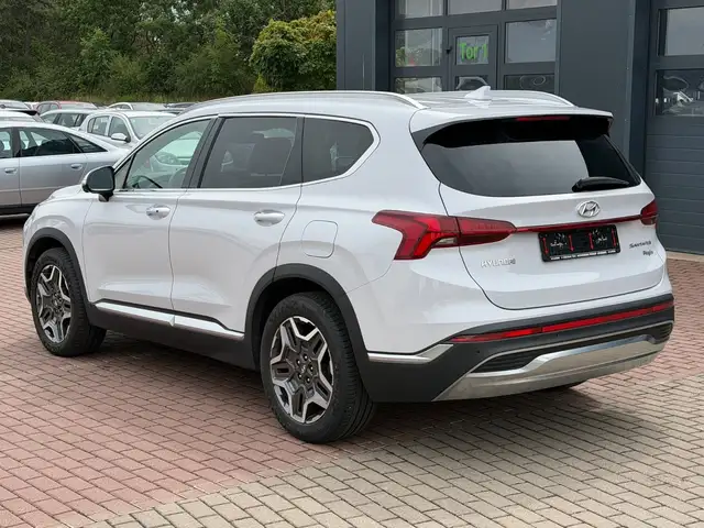 Hyundai Santa FE view 4
