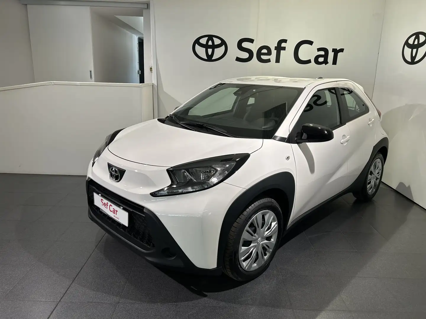 Toyota Aygo X 1.0 VVT-i 72 CV 5 porte Active S-CVT KM 0 Bianco - 1