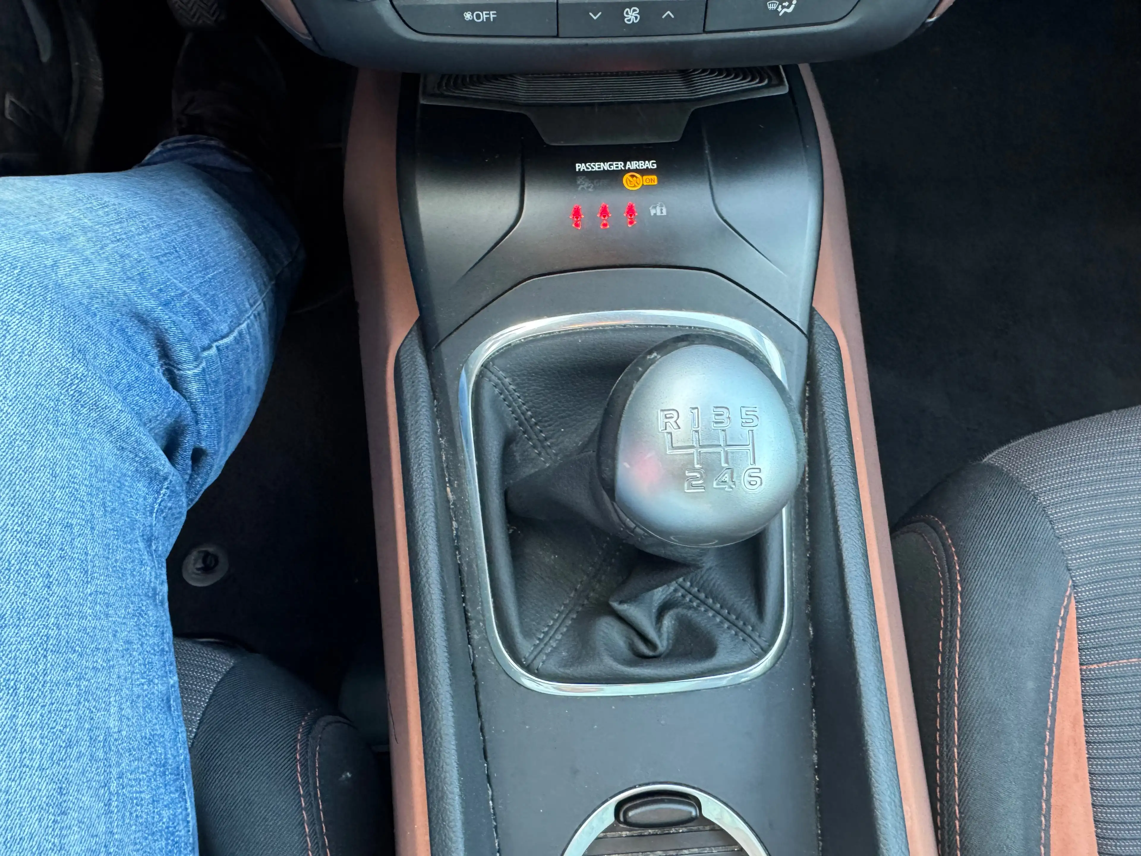 Toyota Avensis Avensis SW 1.6 D-4D**TOIT PANO**CAMERA**GPS**FULL LED!! — photo 15