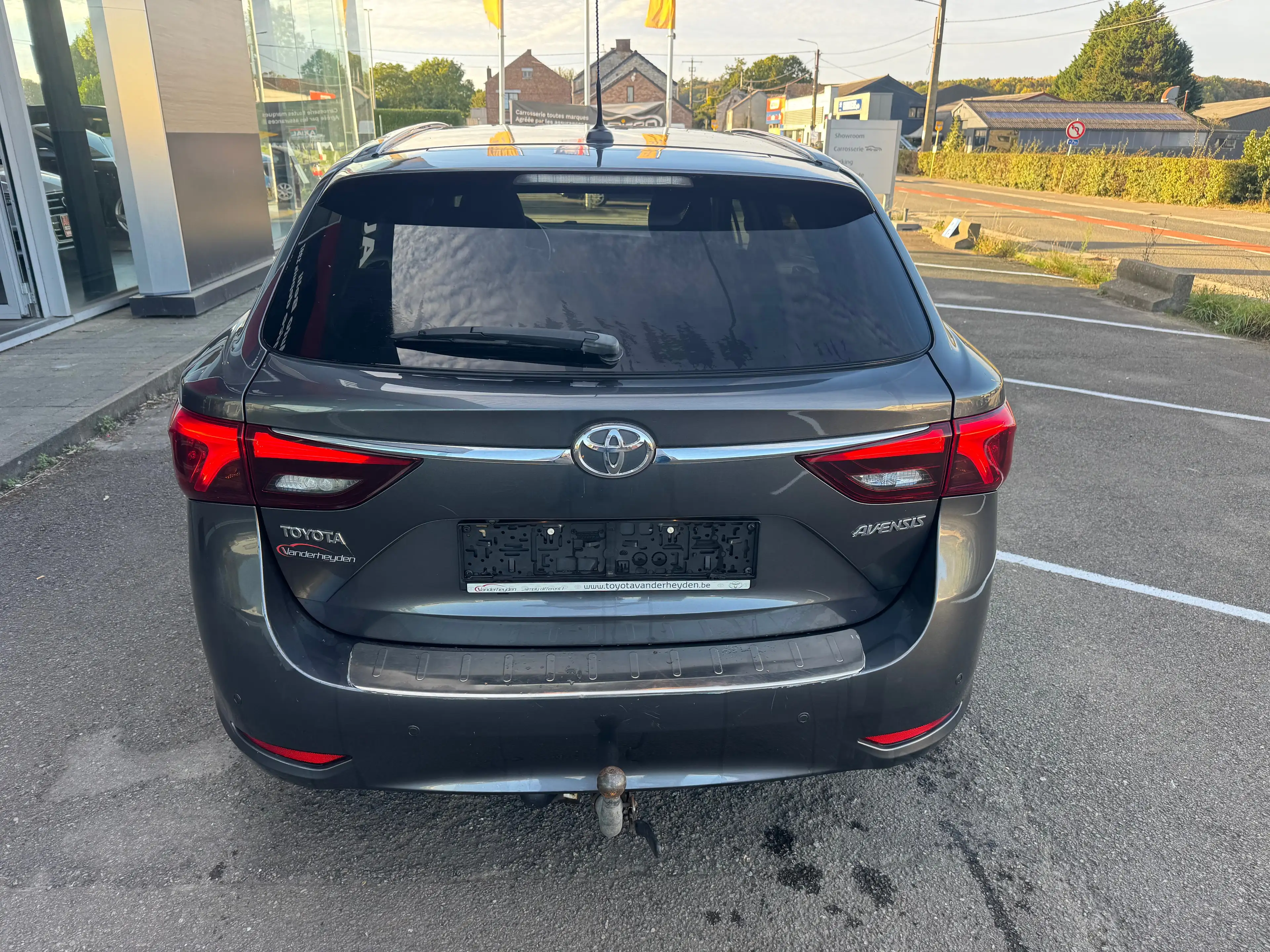 Toyota Avensis Avensis SW 1.6 D-4D**TOIT PANO**CAMERA**GPS**FULL LED!! — photo 5