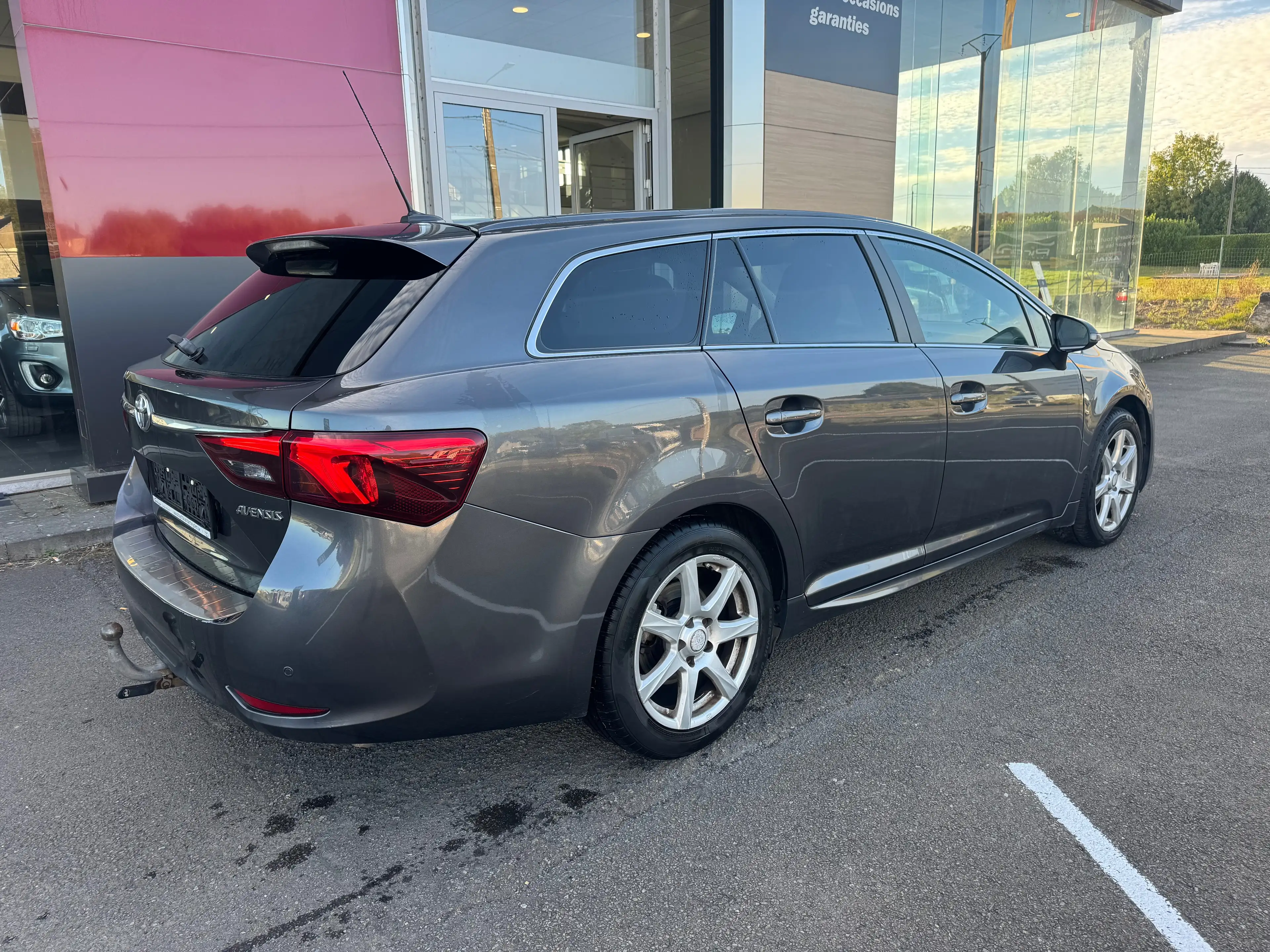 Toyota Avensis Avensis SW 1.6 D-4D**TOIT PANO**CAMERA**GPS**FULL LED!! — photo 4