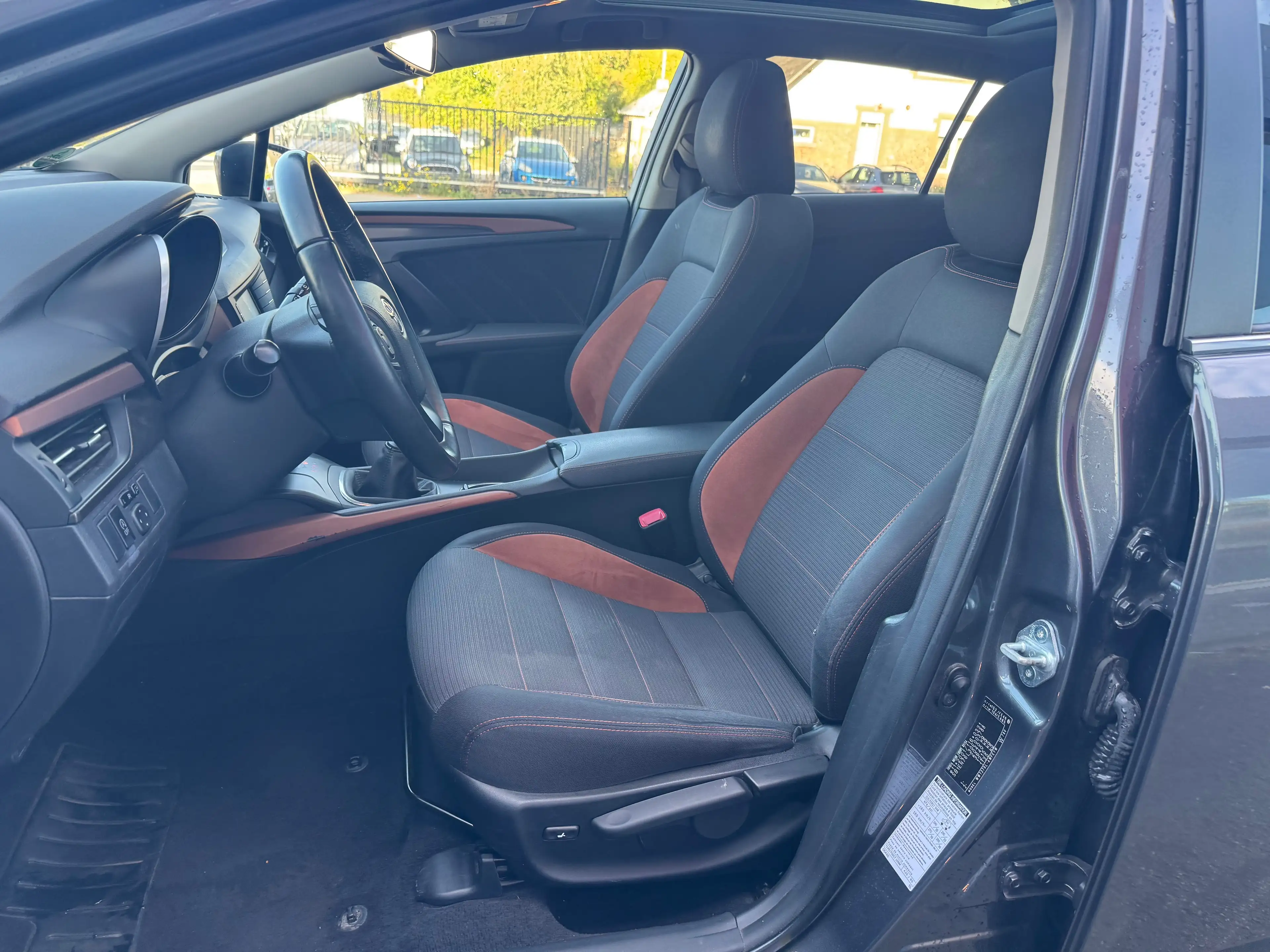 Toyota Avensis Avensis SW 1.6 D-4D**TOIT PANO**CAMERA**GPS**FULL LED!! — photo 11