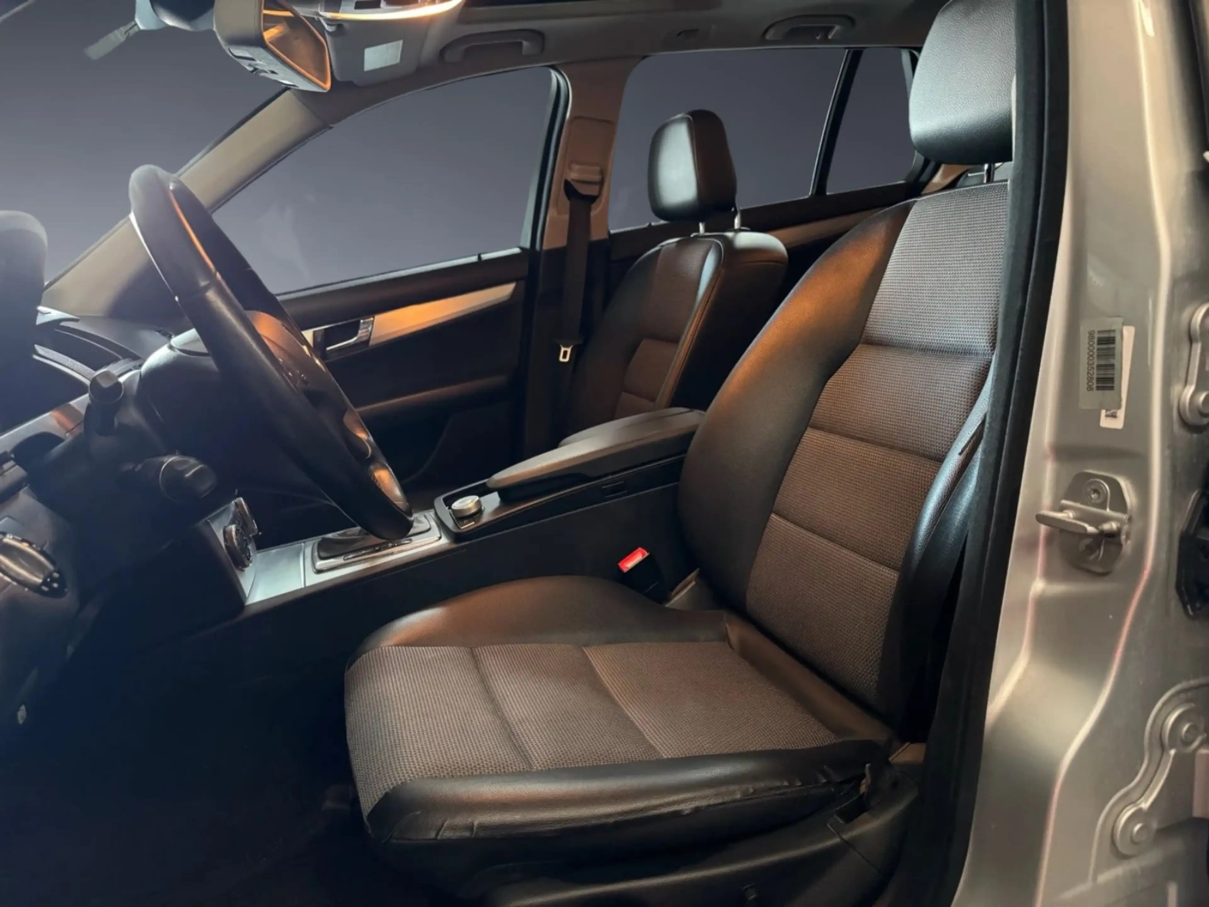 Mercedes-Benz C 180 T Aut Glasdach El.Sitze SHZ PDC SchHeft — photo 13