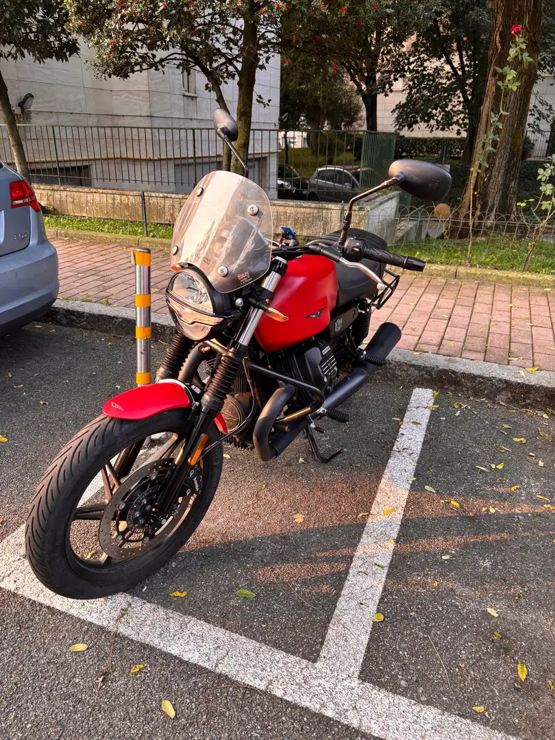 Moto Guzzi V 7 Stone 2023 Červená - 1