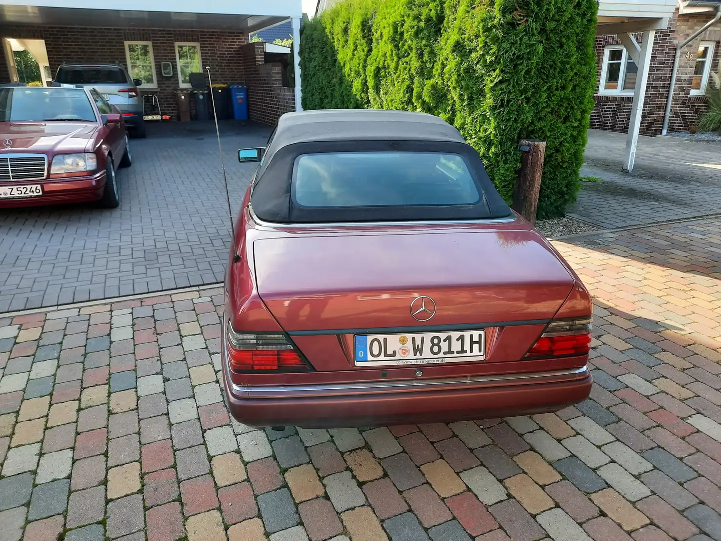 Mercedes-Benz Baureihe 124 Cabrio E 200 Червоний - 2