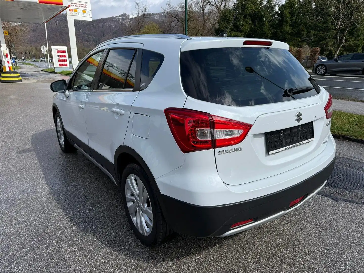 Suzuki SX4 S-Cross 1,0 DITC ALLGRIP Automatik Shine Weiß - 2