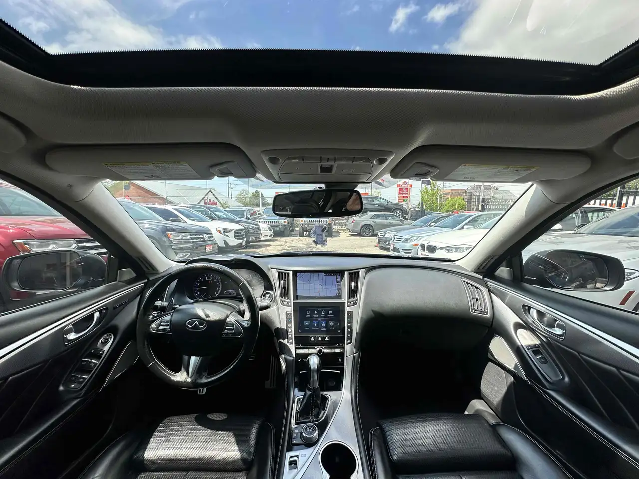 Infiniti Q50 снимка Infiniti Q50