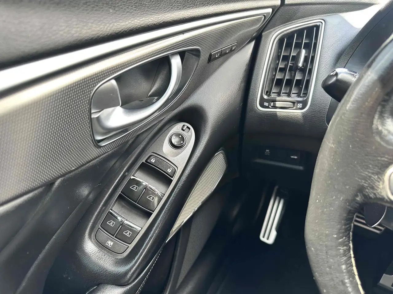 Infiniti Q50 снимка Infiniti Q50