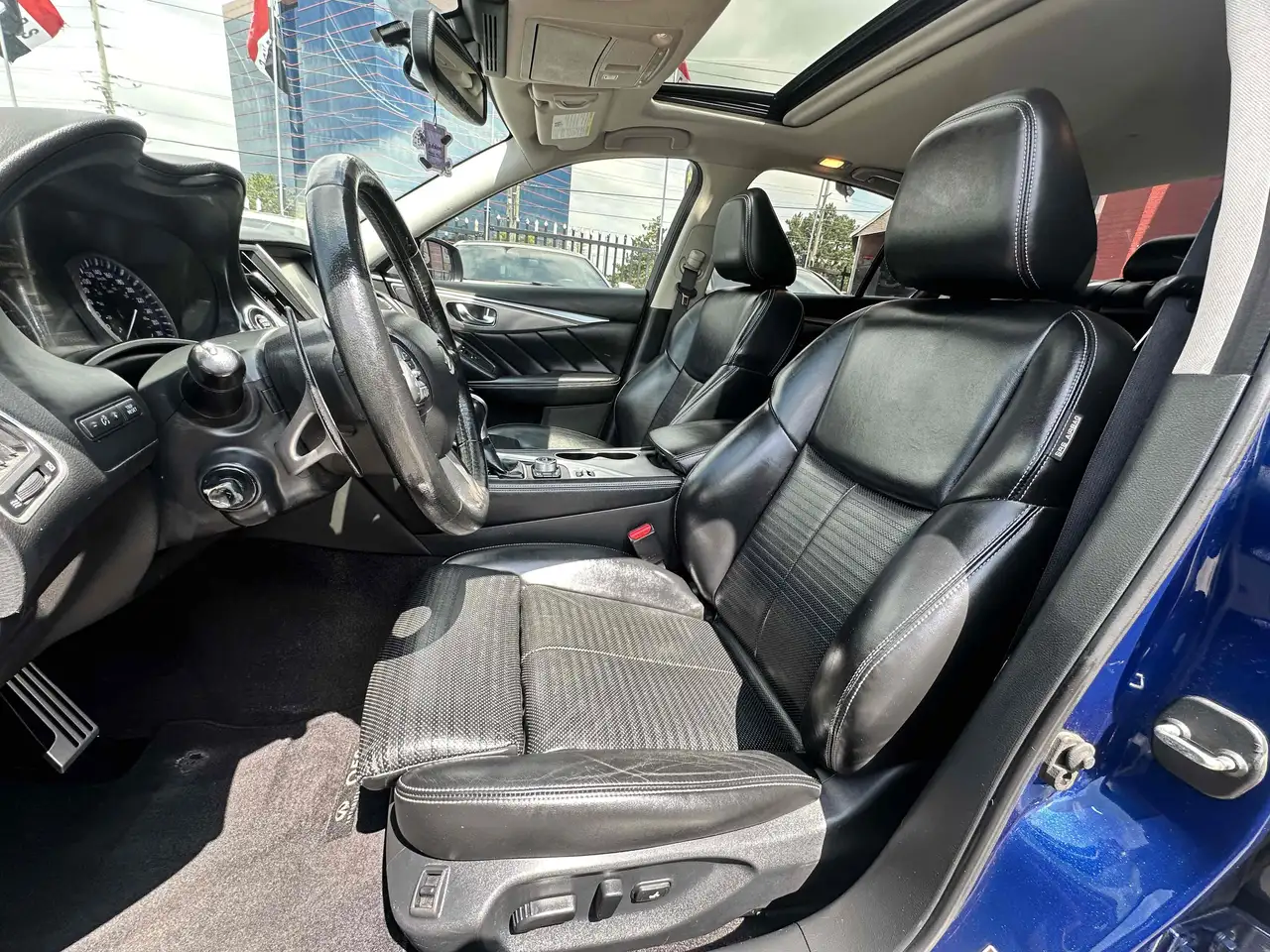 Infiniti Q50 снимка Infiniti Q50