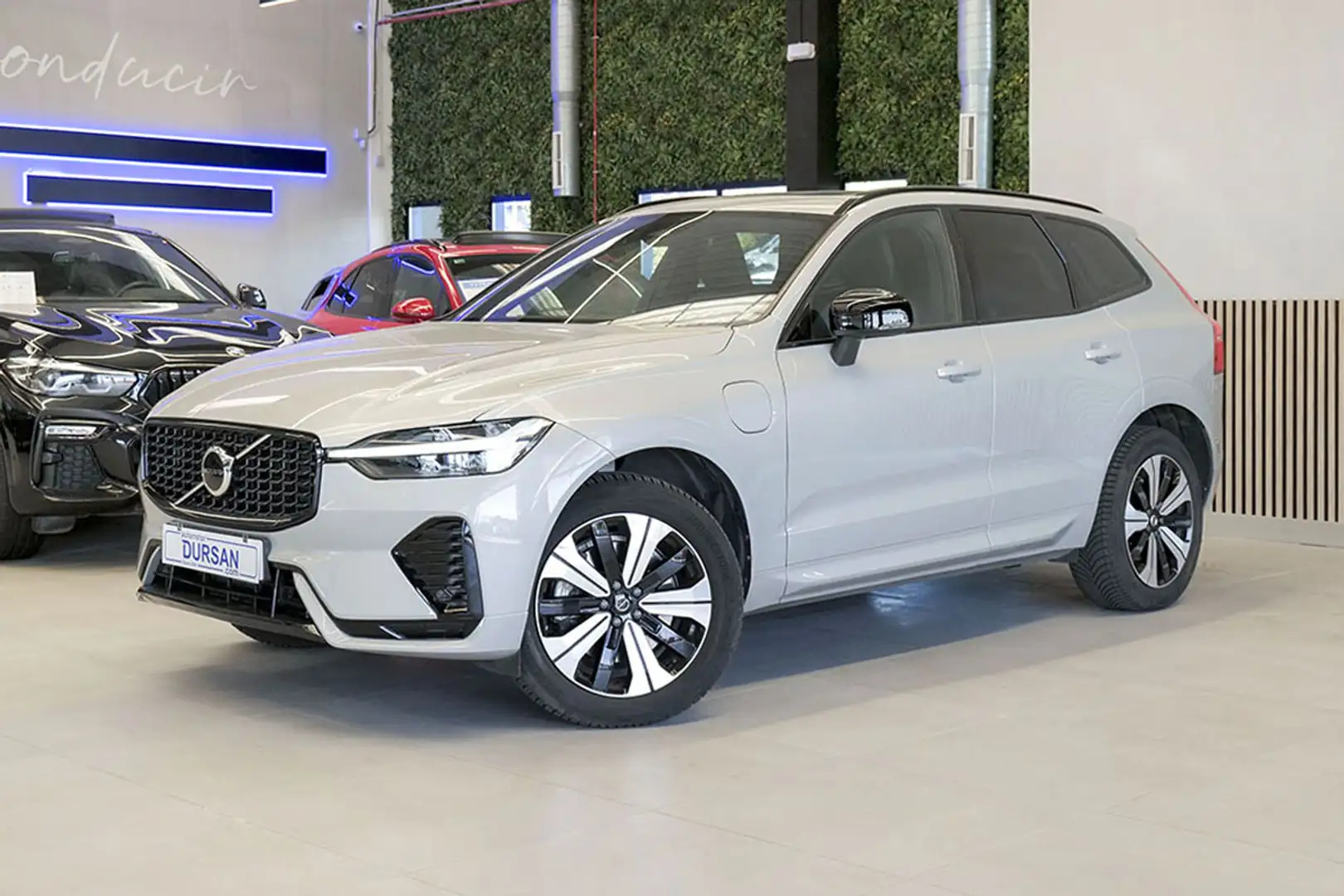Volvo XC60 T6 Recharge Plus Dark - 1