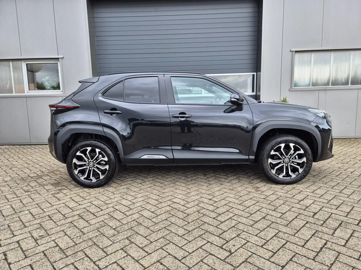 Toyota Yaris Cross 1.5VVT-iE 130PS Automatik Teamplayer Klimaautom... Schwarz - 2