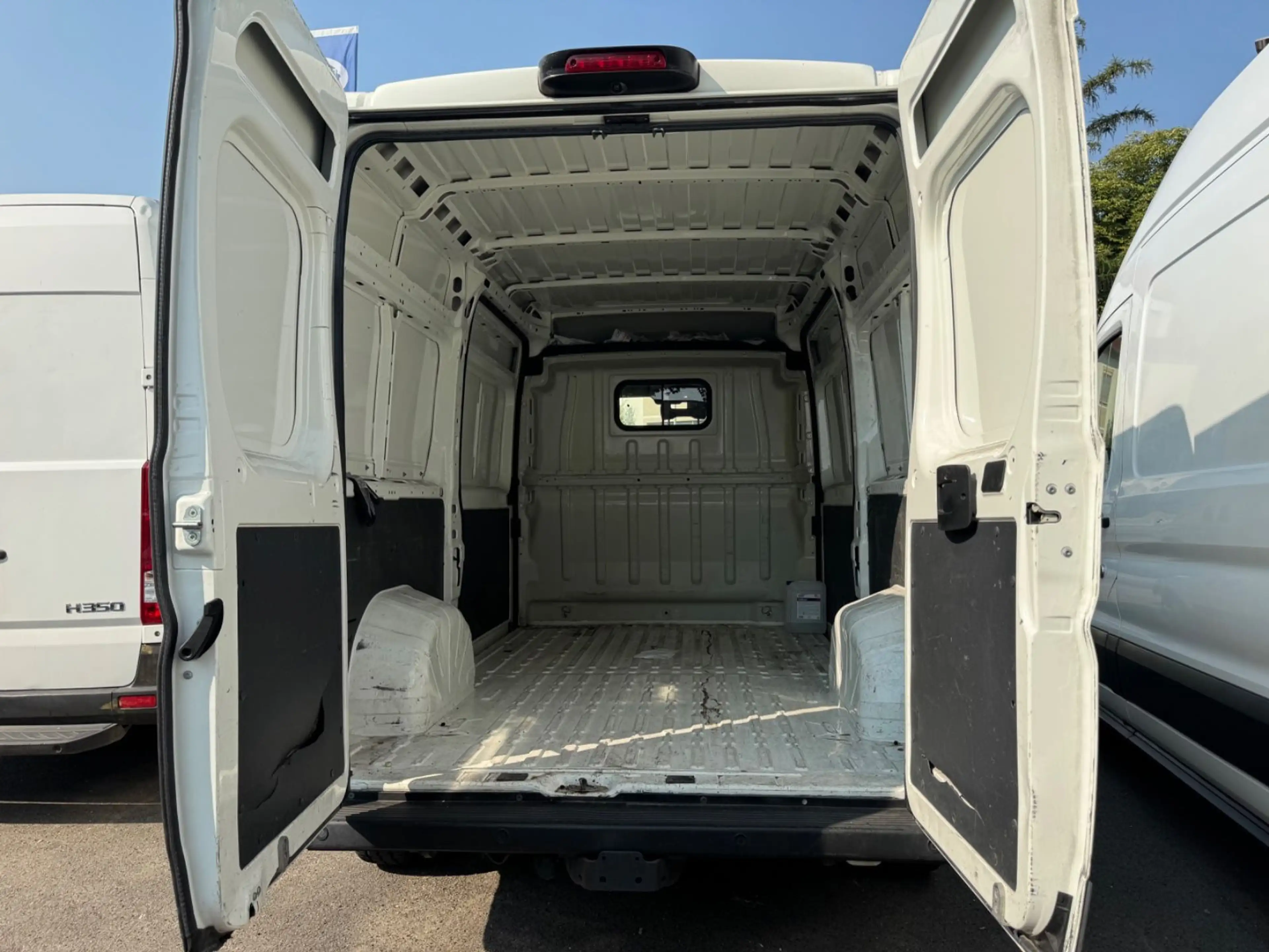 Peugeot Boxer Kasten Hochraum 333 L2H2 Premium BlueHDi 1 — photo 6