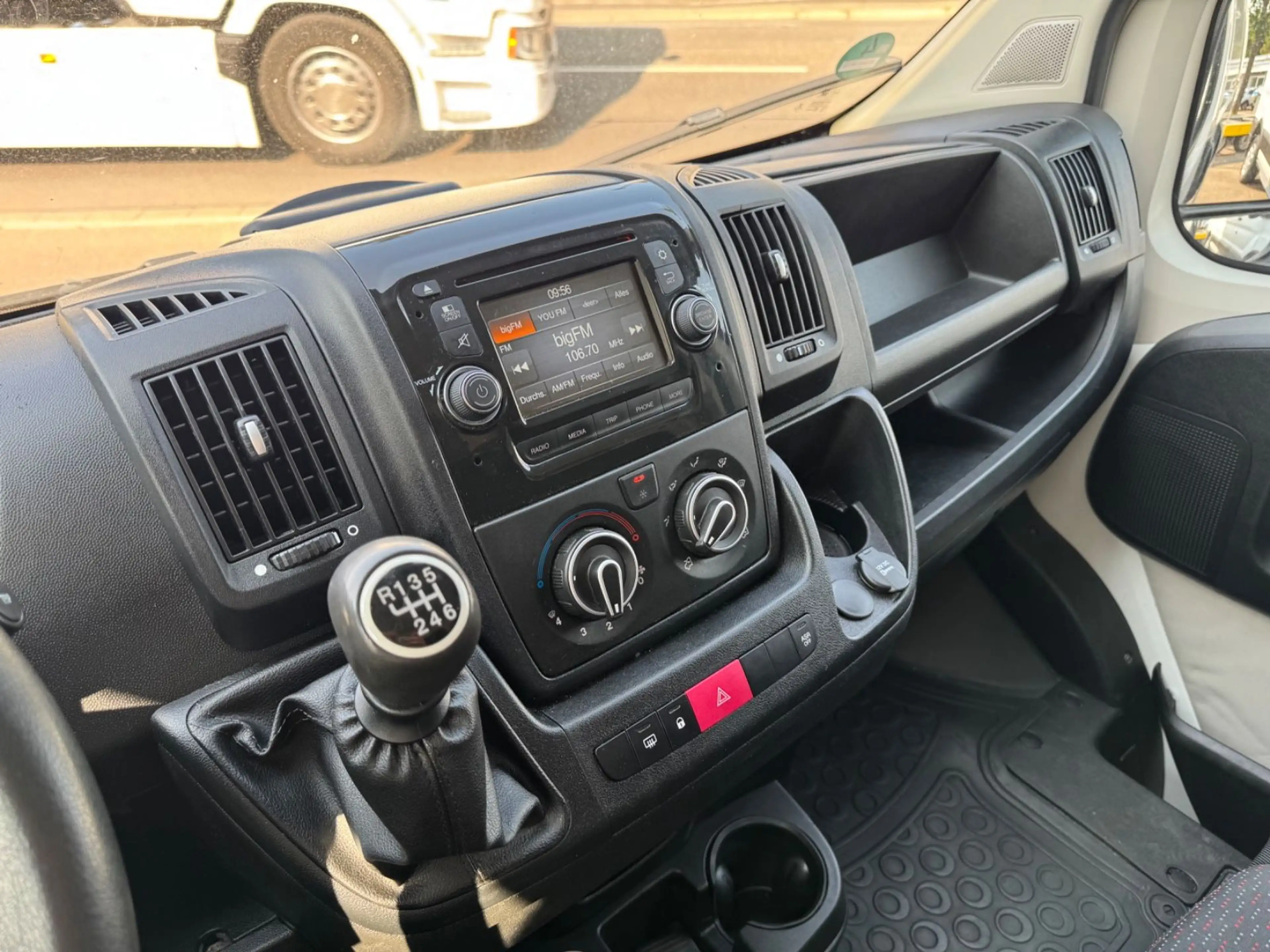Peugeot Boxer Kasten Hochraum 333 L2H2 Premium BlueHDi 1 — photo 9