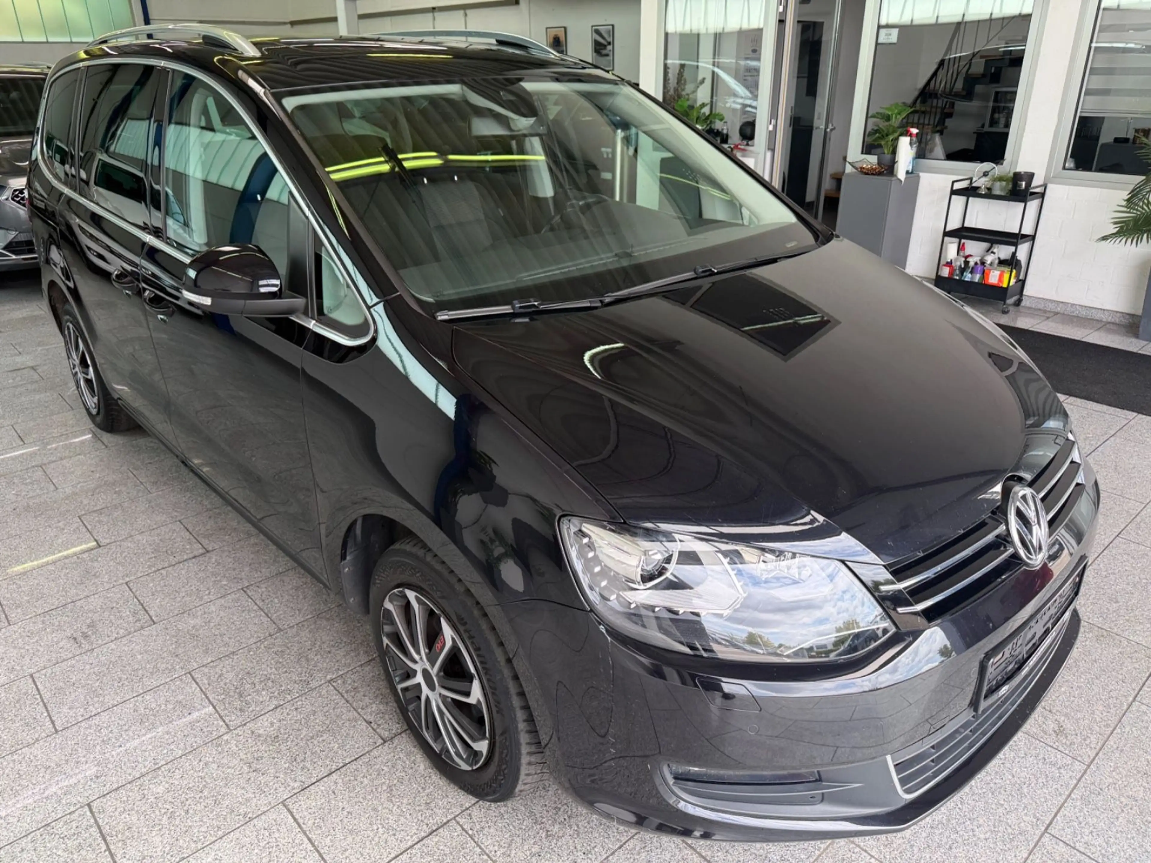 Volkswagen Sharan 2.0 TDI*7-SITZ*AUT*CAM*NAV*PANO*BI-XN*AHK — photo 5