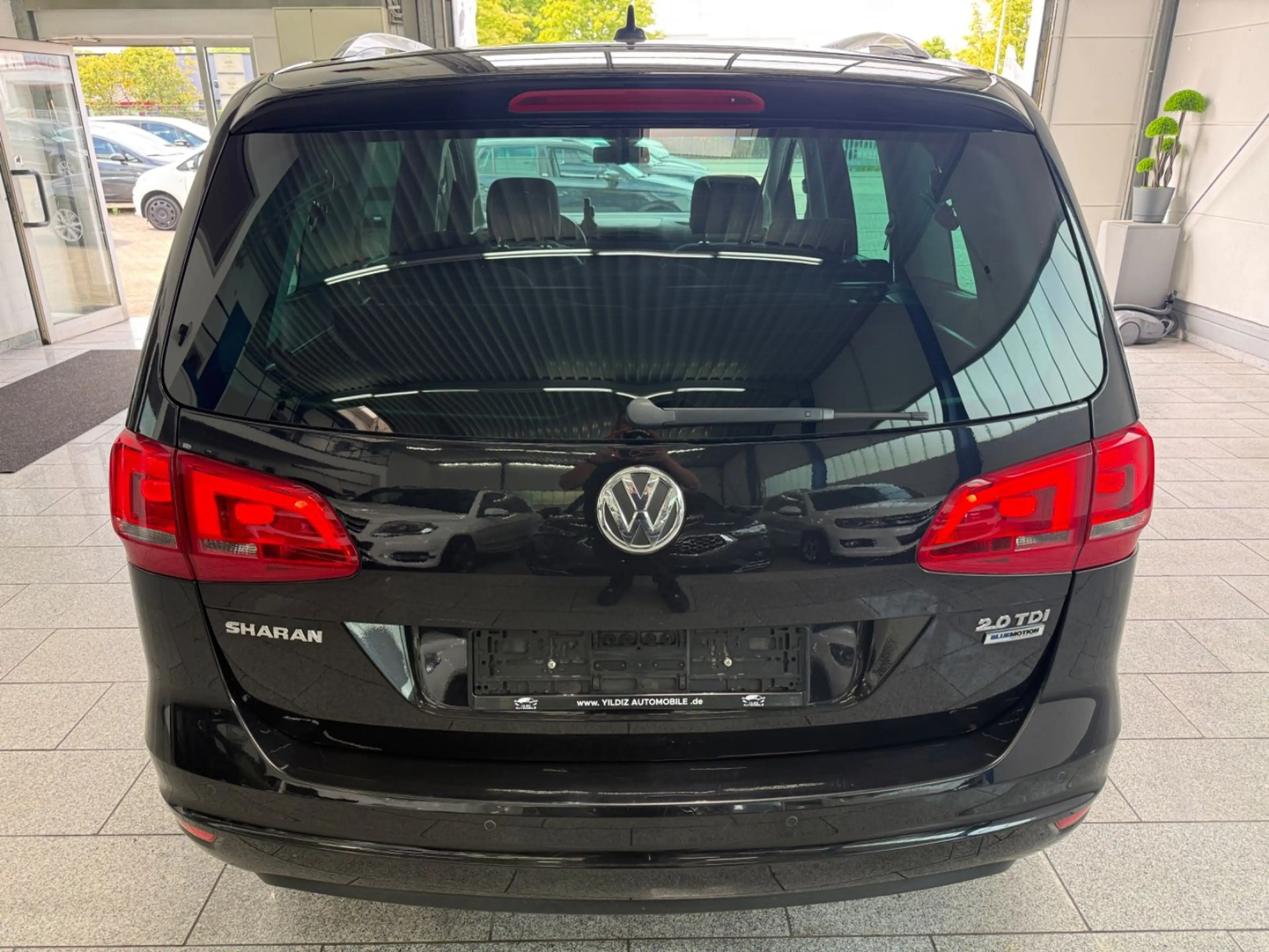 Volkswagen Sharan 2.0 TDI*7-SITZ*AUT*CAM*NAV*PANO*BI-XN*AHK — photo 8