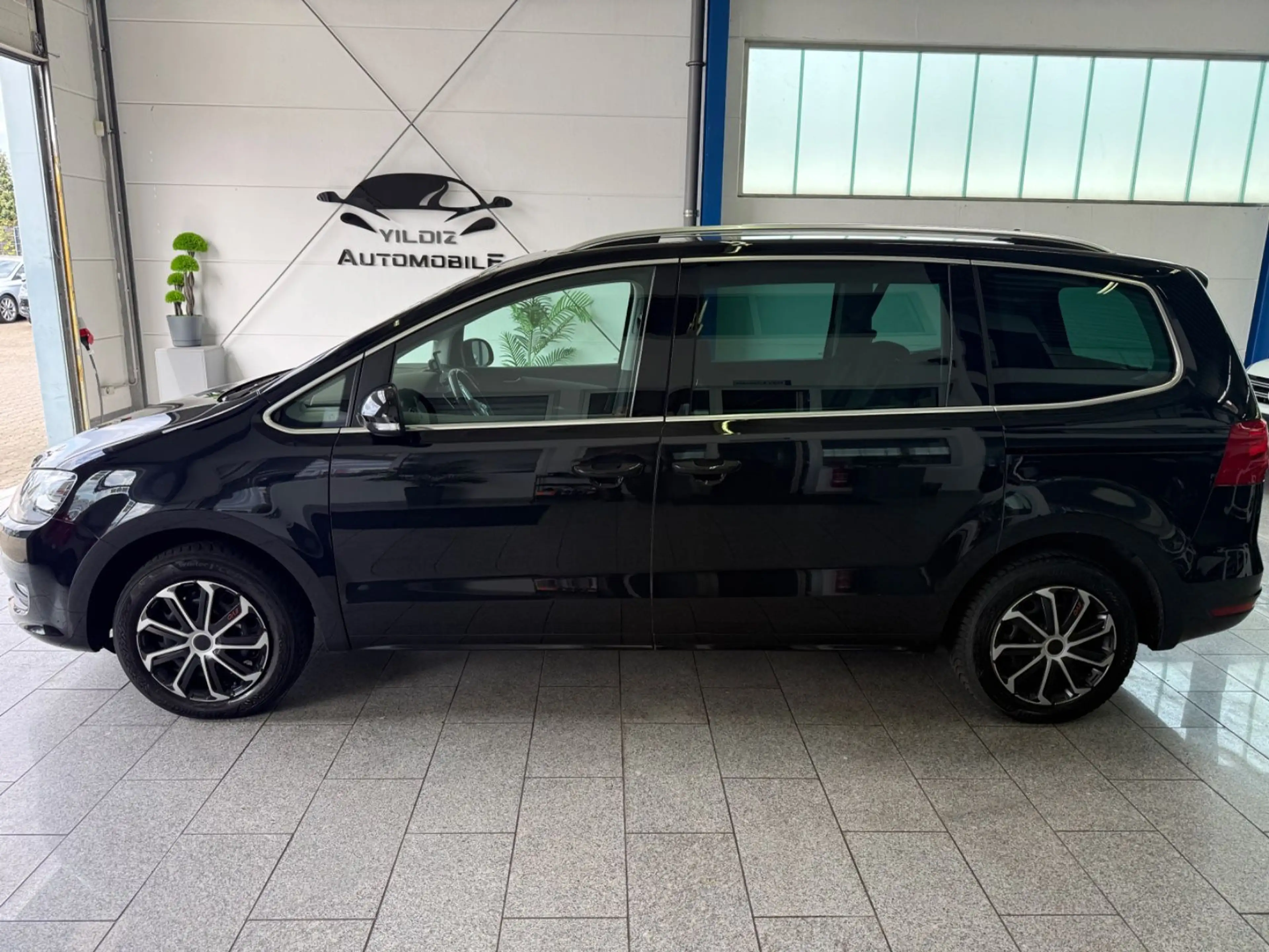 Volkswagen Sharan 2.0 TDI*7-SITZ*AUT*CAM*NAV*PANO*BI-XN*AHK — photo 10