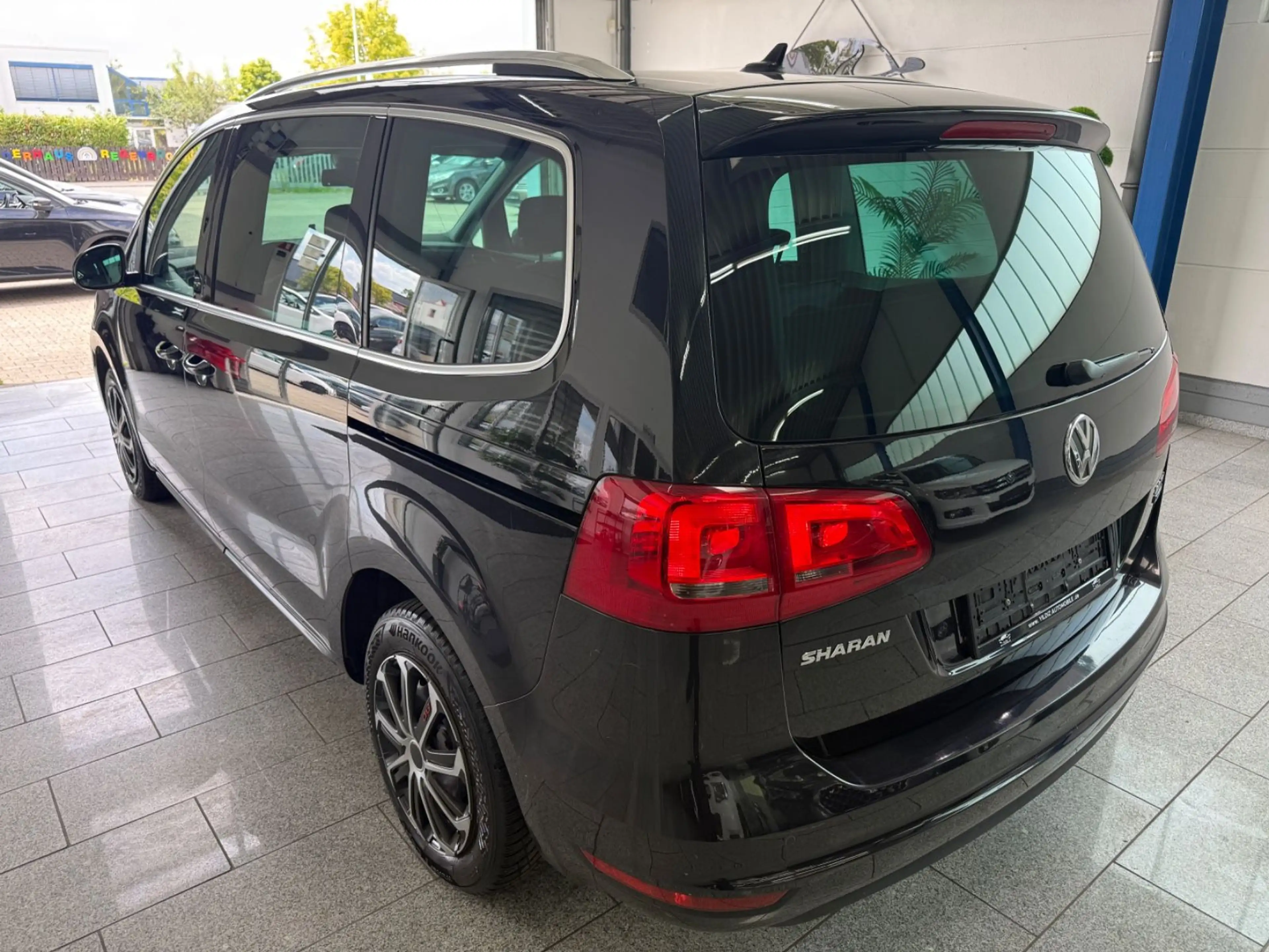 Volkswagen Sharan 2.0 TDI*7-SITZ*AUT*CAM*NAV*PANO*BI-XN*AHK — photo 9