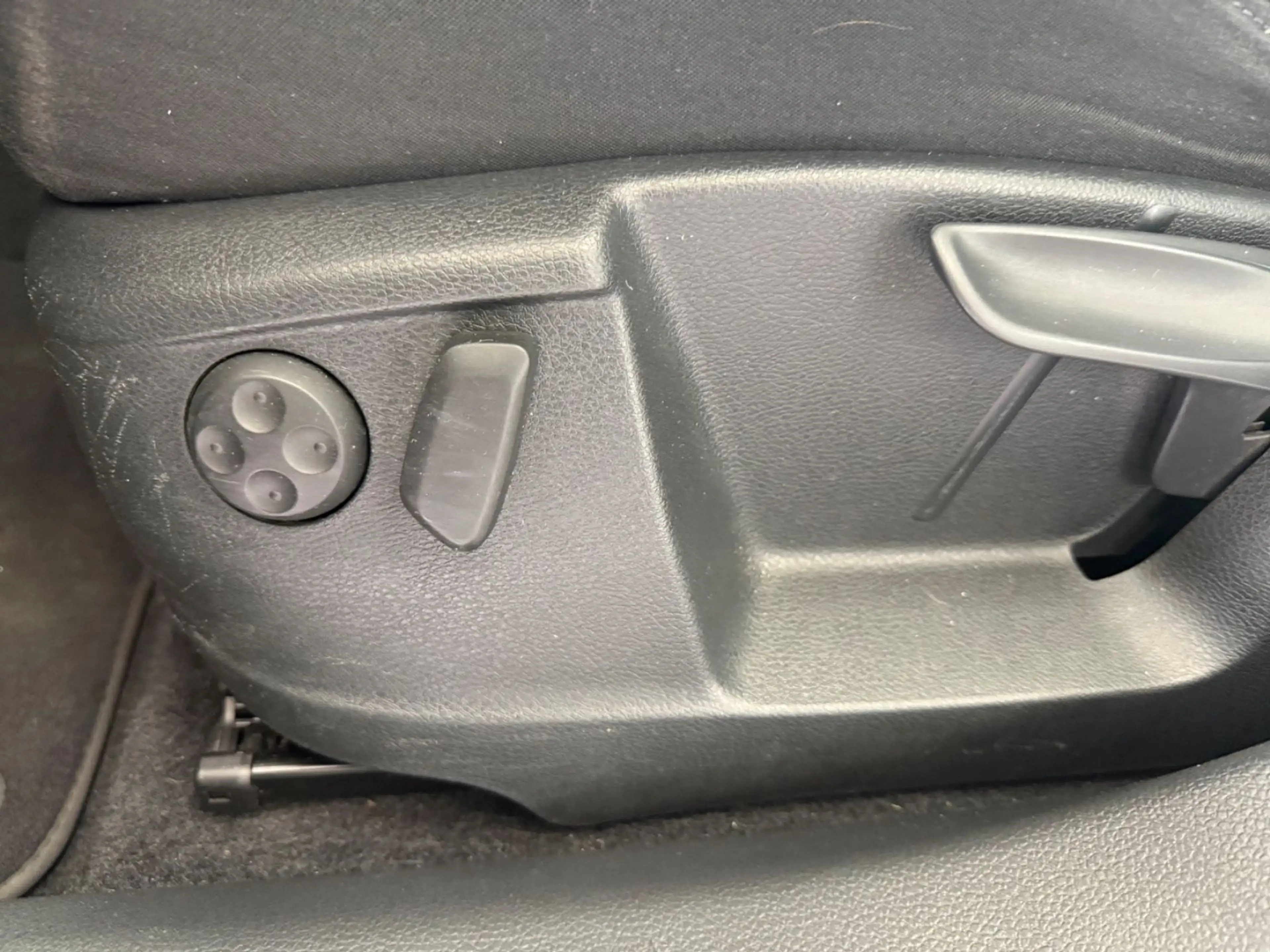 Volkswagen Sharan 2.0 TDI*7-SITZ*AUT*CAM*NAV*PANO*BI-XN*AHK — photo 15