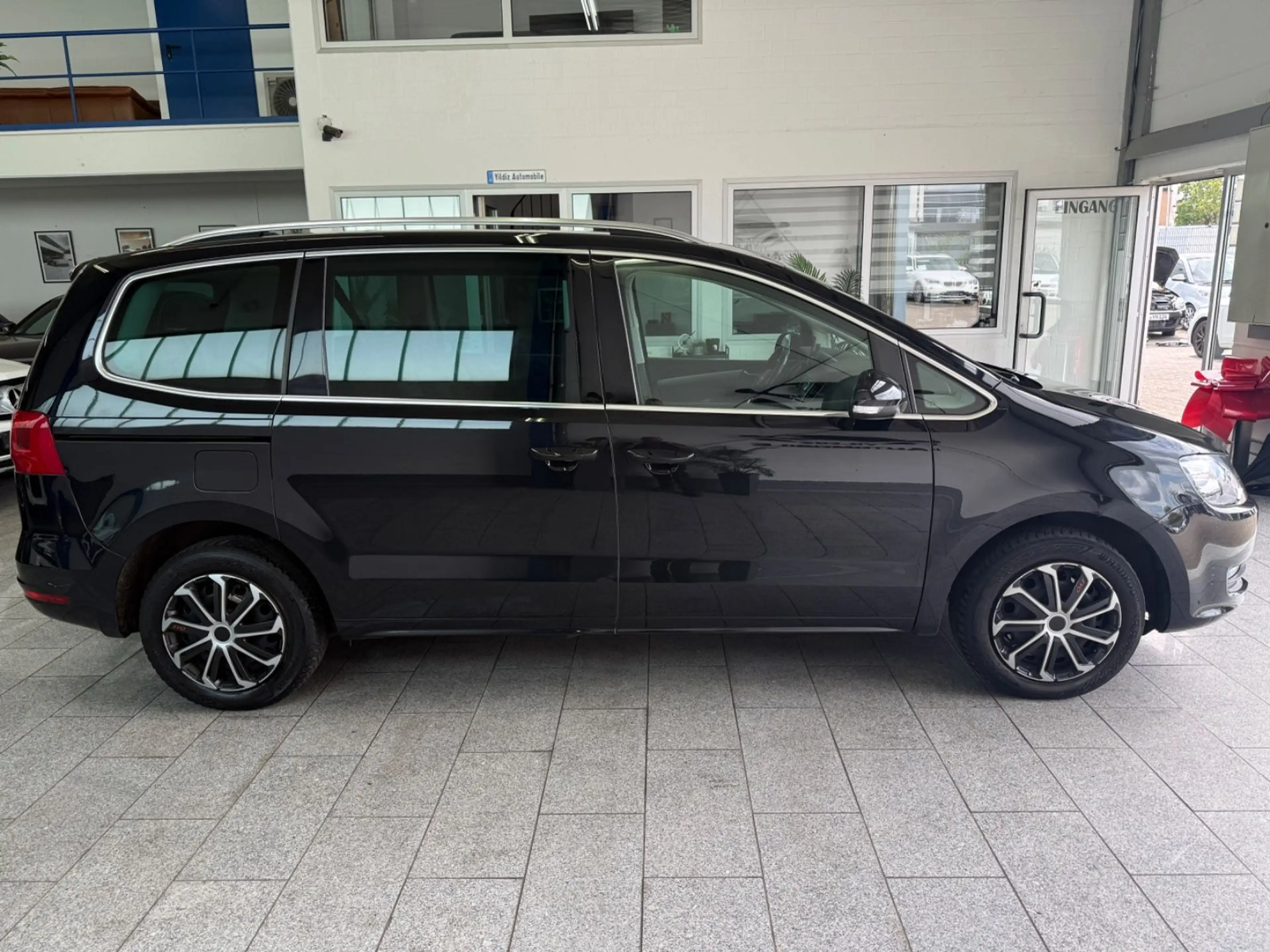 Volkswagen Sharan 2.0 TDI*7-SITZ*AUT*CAM*NAV*PANO*BI-XN*AHK — photo 6