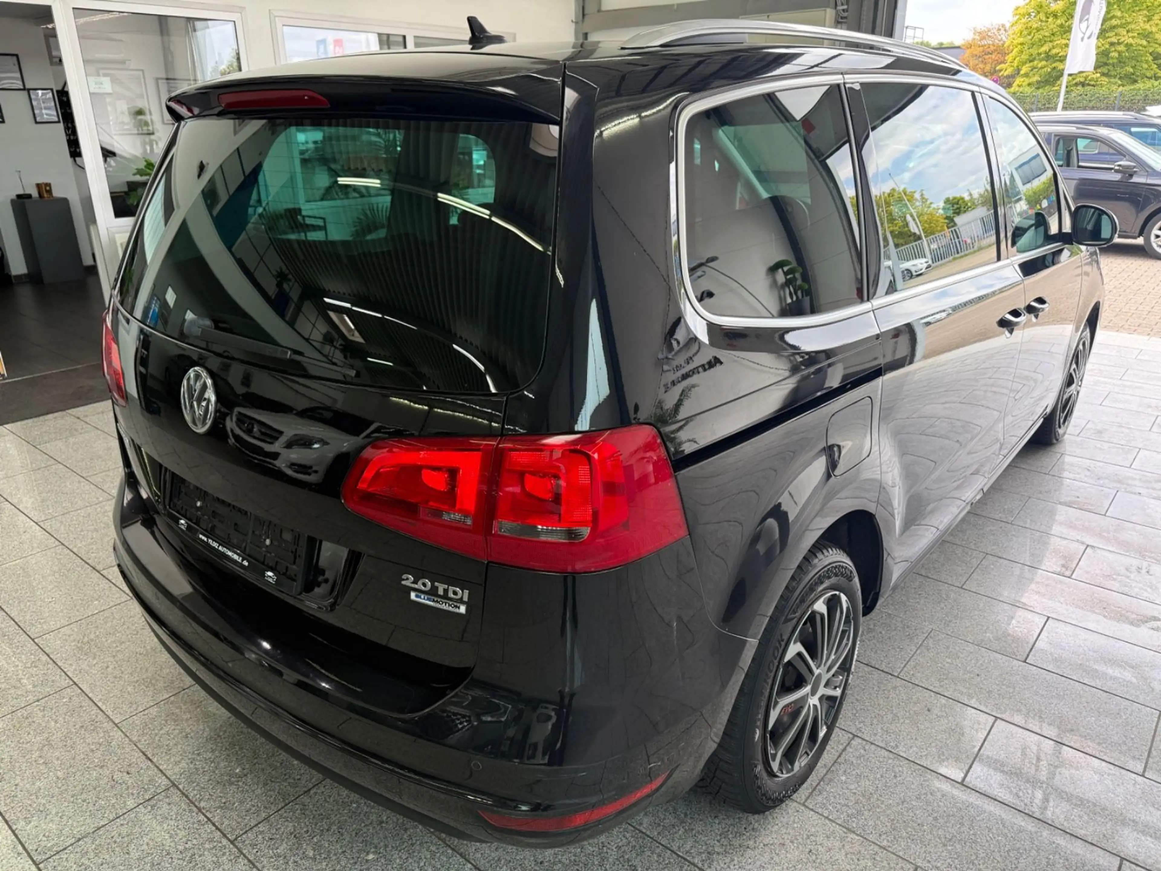 Volkswagen Sharan 2.0 TDI*7-SITZ*AUT*CAM*NAV*PANO*BI-XN*AHK — photo 7