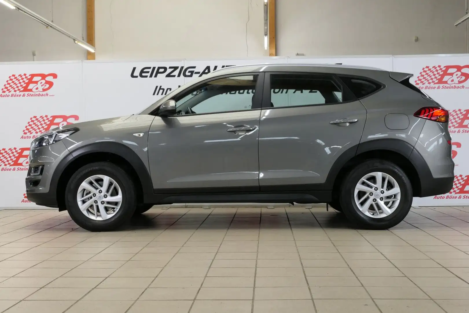 Hyundai TUCSON Select 2WD*NAV*AHK*KAM*PDC*SHZ*GRA* Grau - 2