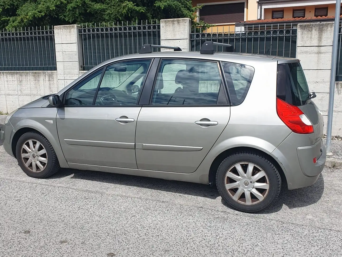 Renault Scenic 1.5 dci Luxe - 2