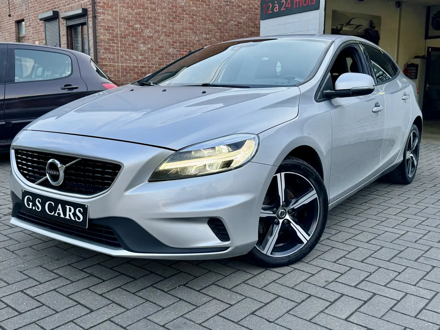 Volvo V40 ✅ 2.0 D2 R-Design - navigation - cuir ✅ Argent - 1