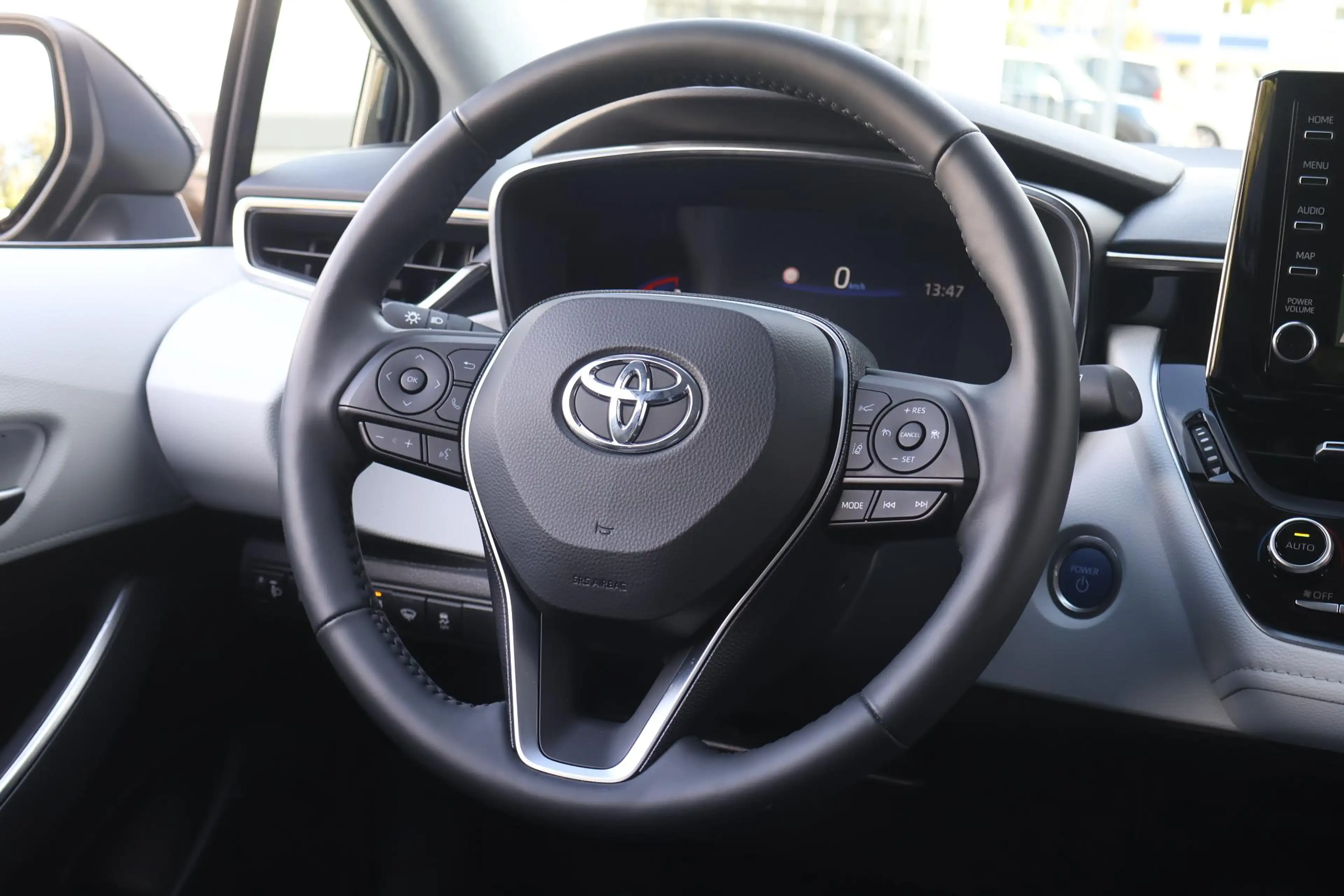 Toyota Corolla 1.8 Hybrid Style — photo 12