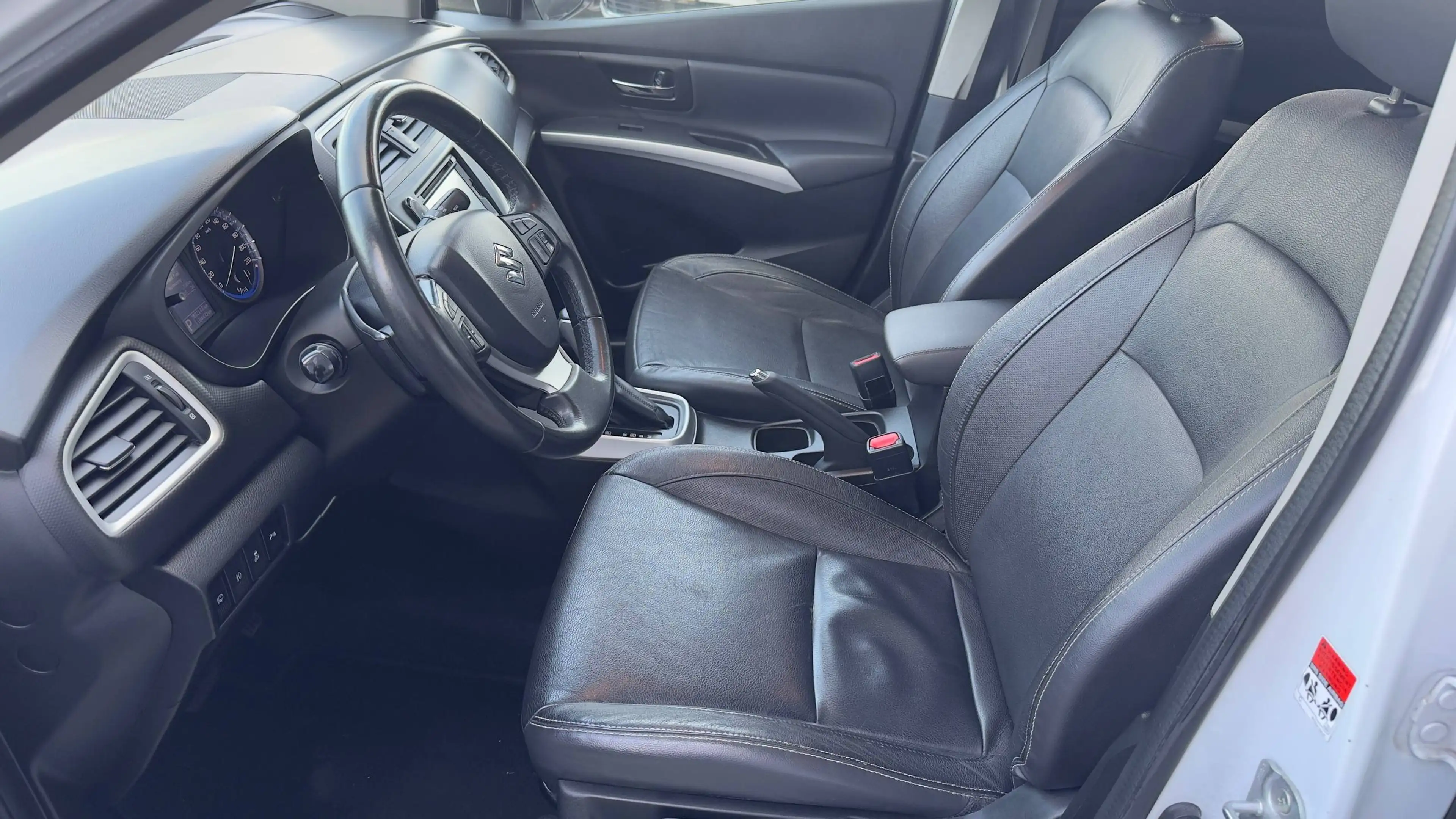 Suzuki SX4 1.6 High Executive — photo 11
