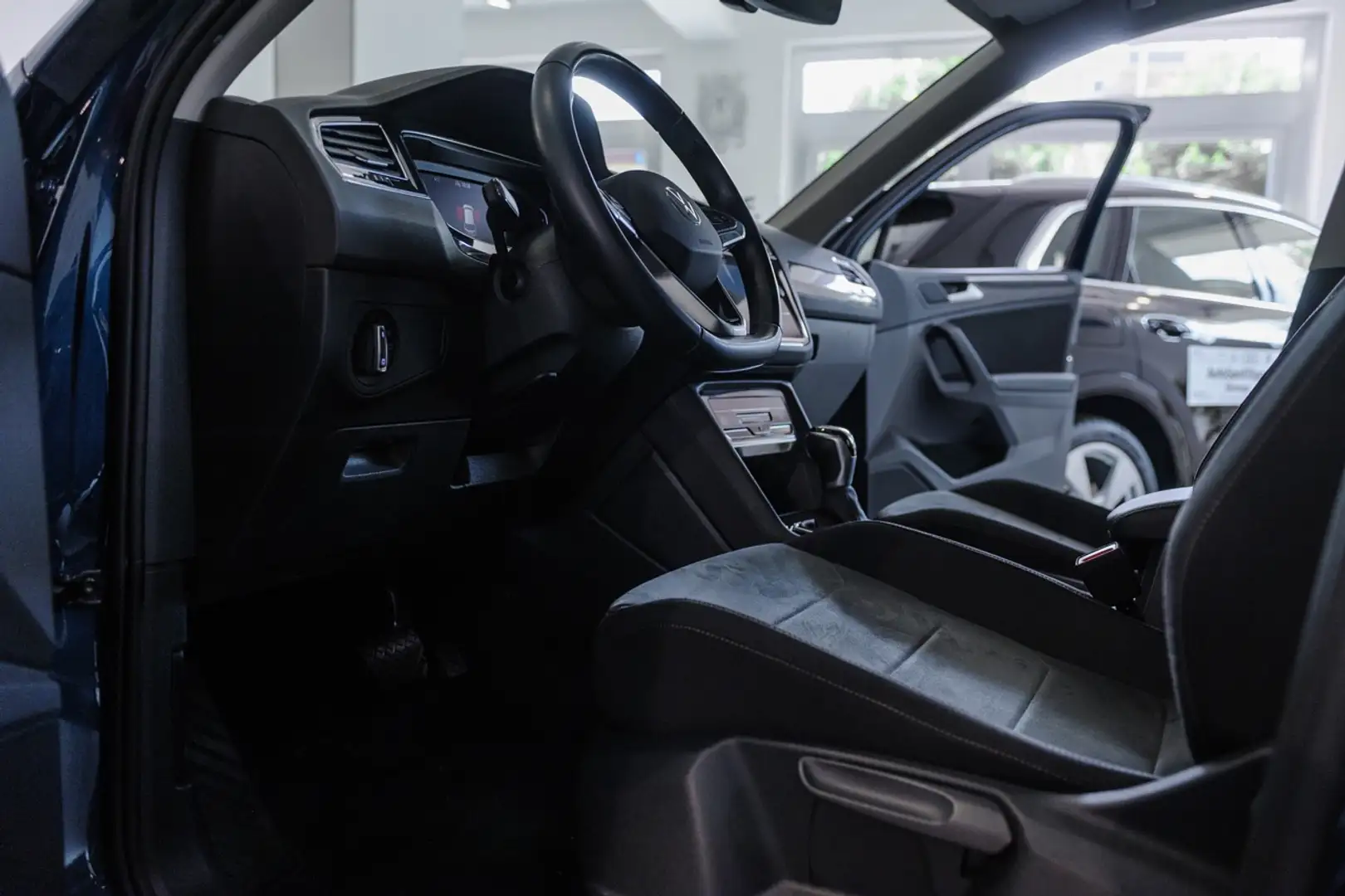 Volkswagen Tiguan Tiguan II 2021 2.0 tdi Elegance 150cv dsg NAVY-TEL Blu/Azzurro - 2