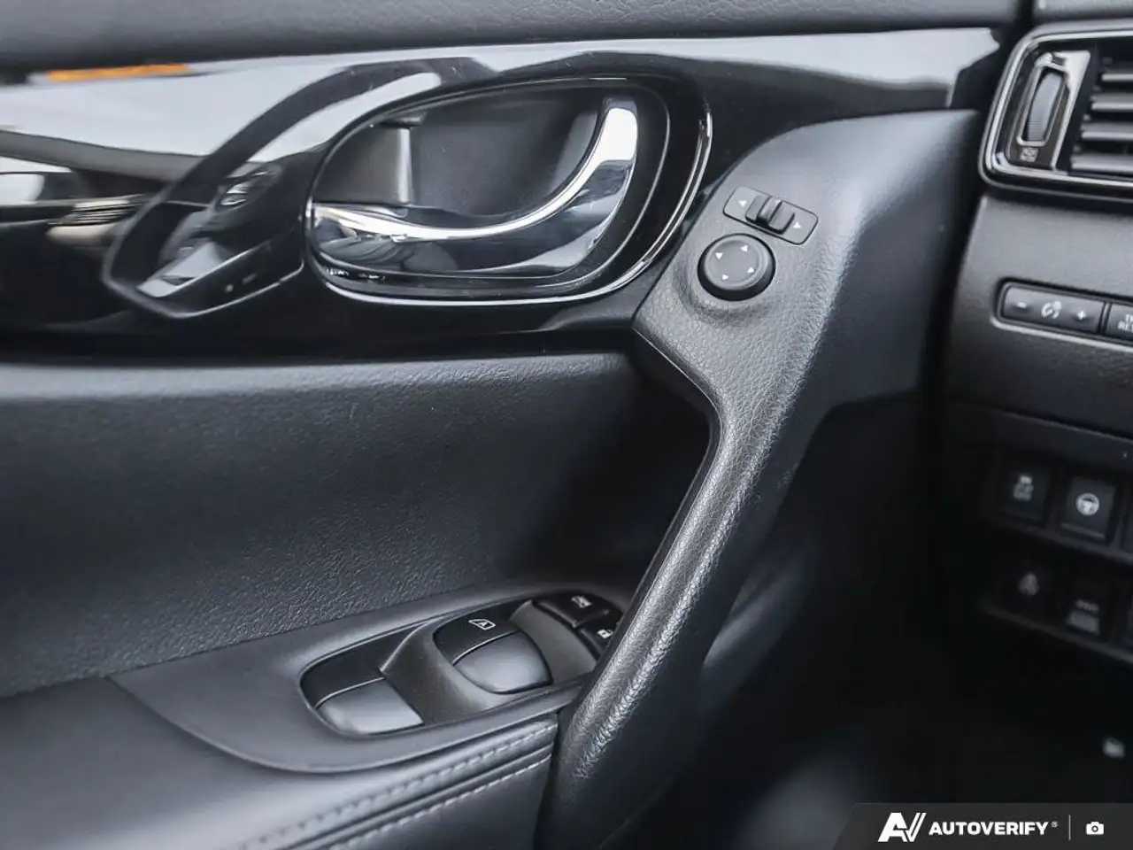 Nissan Qashqai снимка Nissan Qashqai