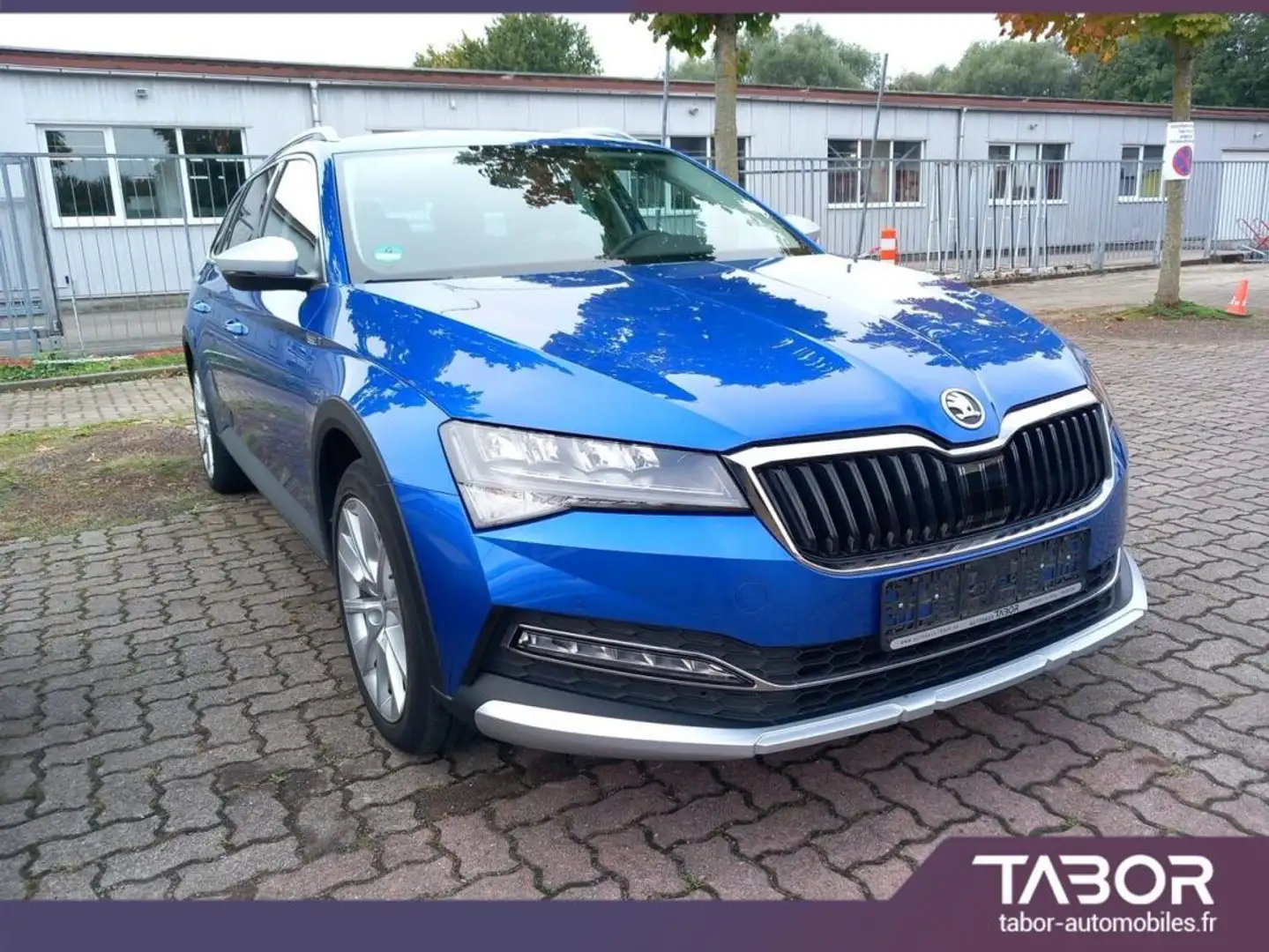 Skoda Superb Combi 2.0 TDI 200 DSG 4x4 Scout Bleu - 2