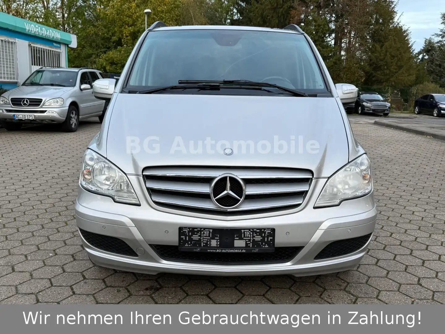 Mercedes-Benz Viano 3.0 CDI Trend Edition V6 Lang *8 Sitzer* Silber - 2
