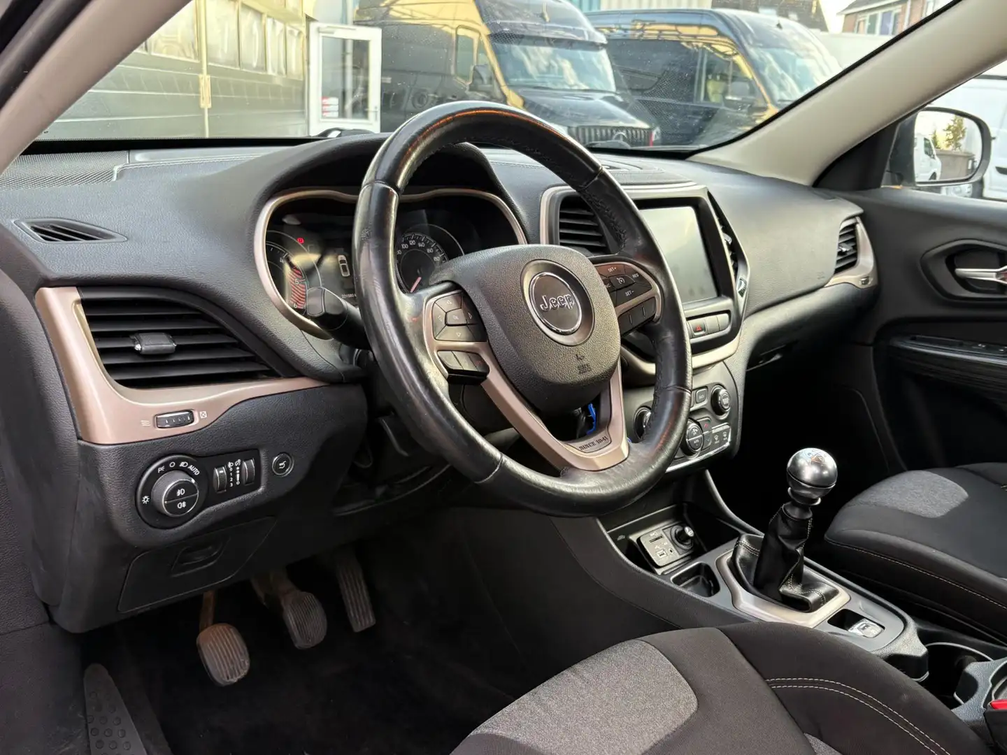 Jeep Cherokee 2.0D 140pk Longtitude Navi Clima Cruise Trekhaak Negro - 2