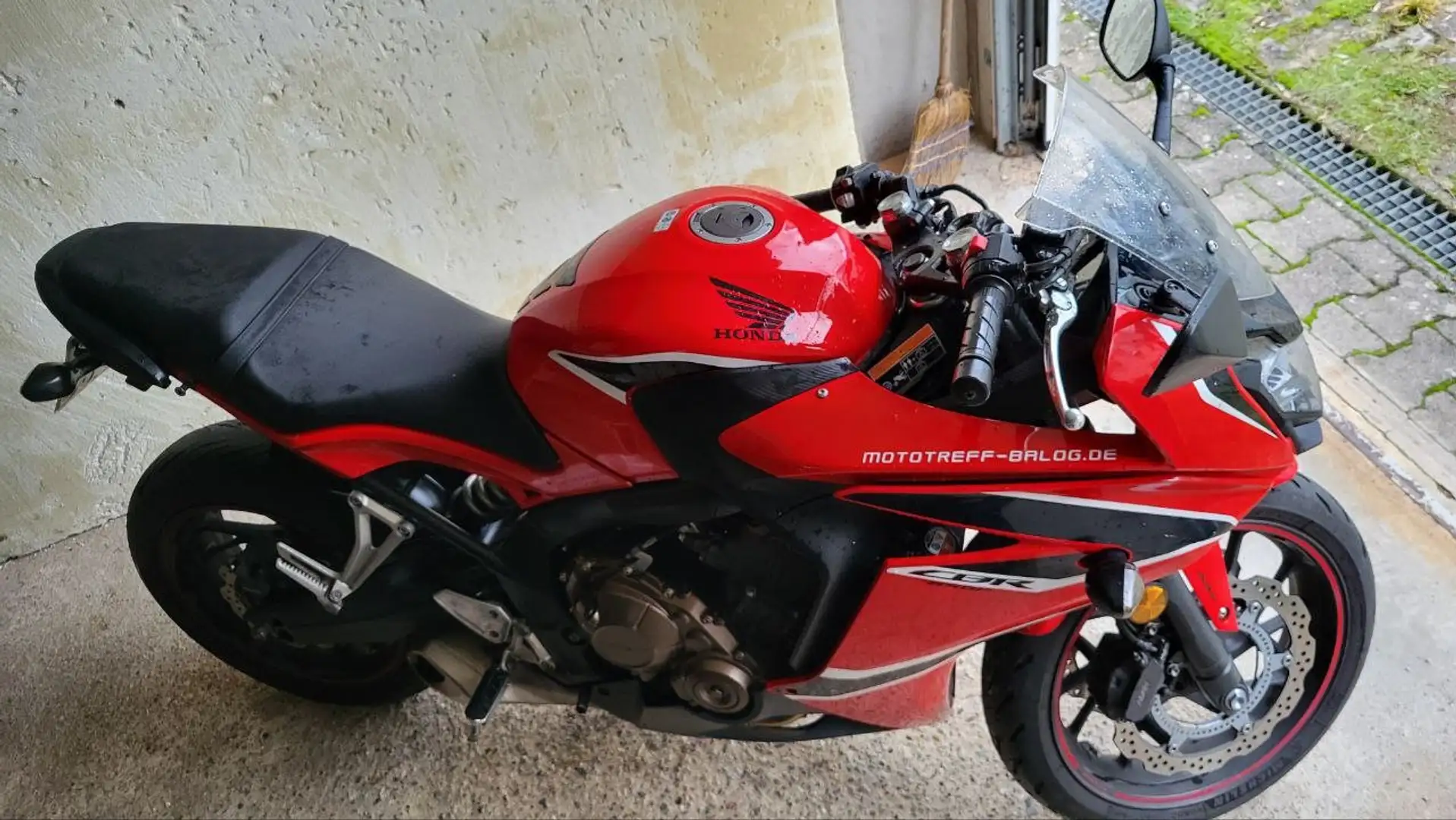 Honda CBR 650 F Red - 1