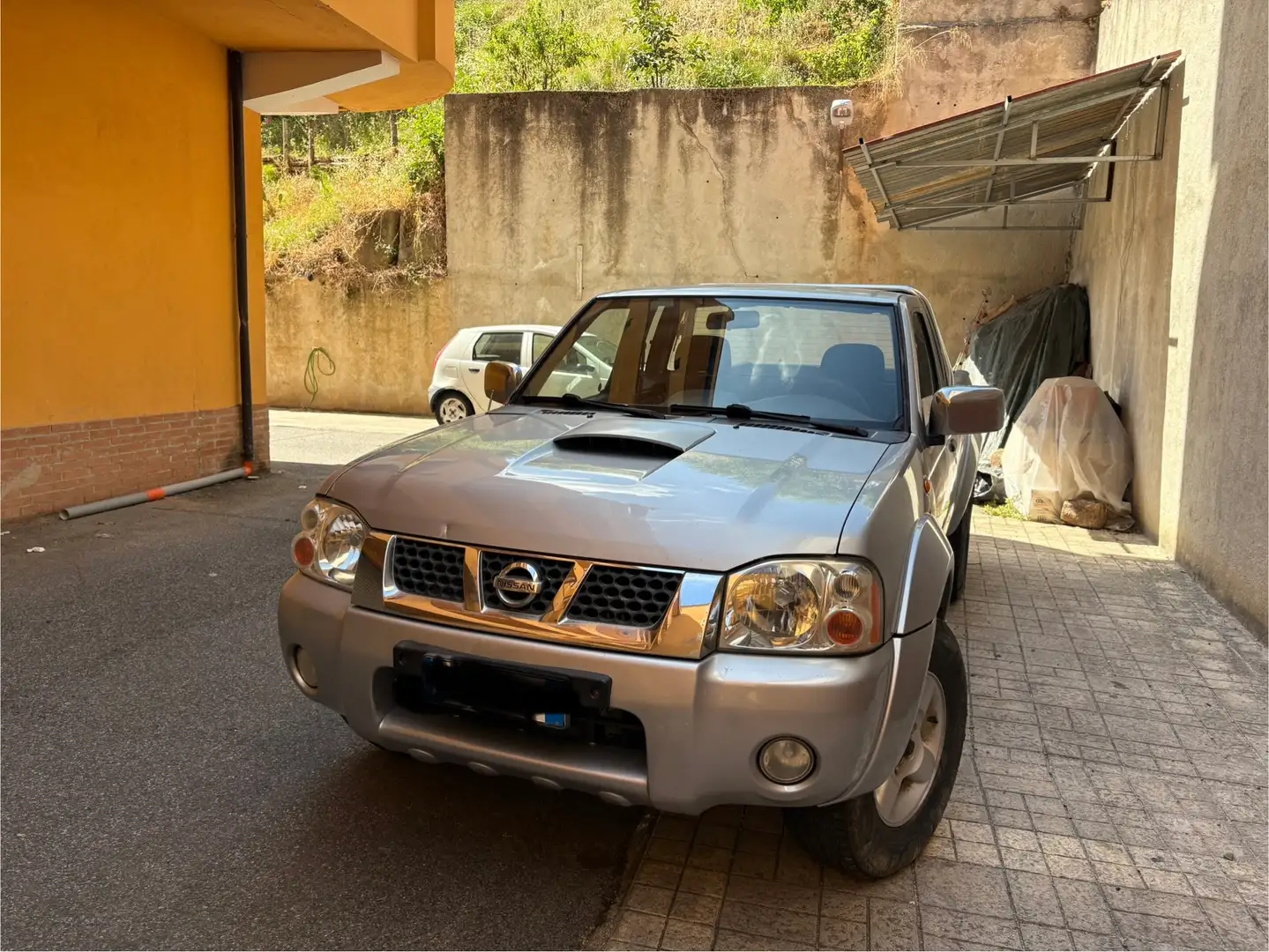 Nissan Navara Šedá - 1