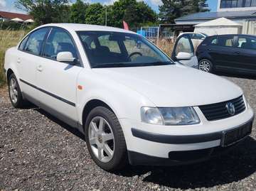 Passat 1.6 Comfortline/ Automatik/Sitzheiung/AHK/2 Hand/Youngtimer